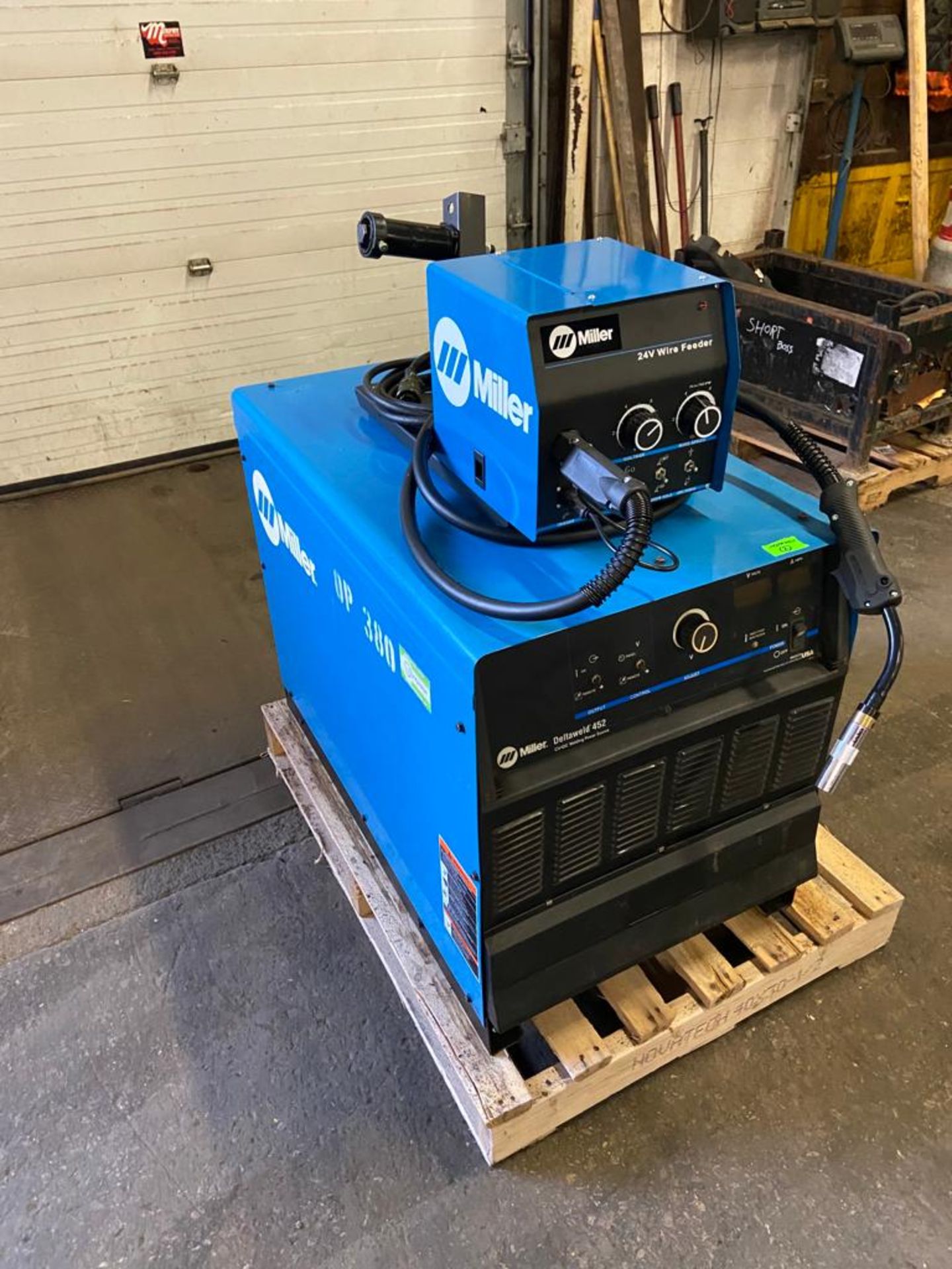 Miller Deltaweld 452 Mig Welder 450 Amp with New 4-Wheel Wire Feeder & Mig Gun - Image 2 of 2