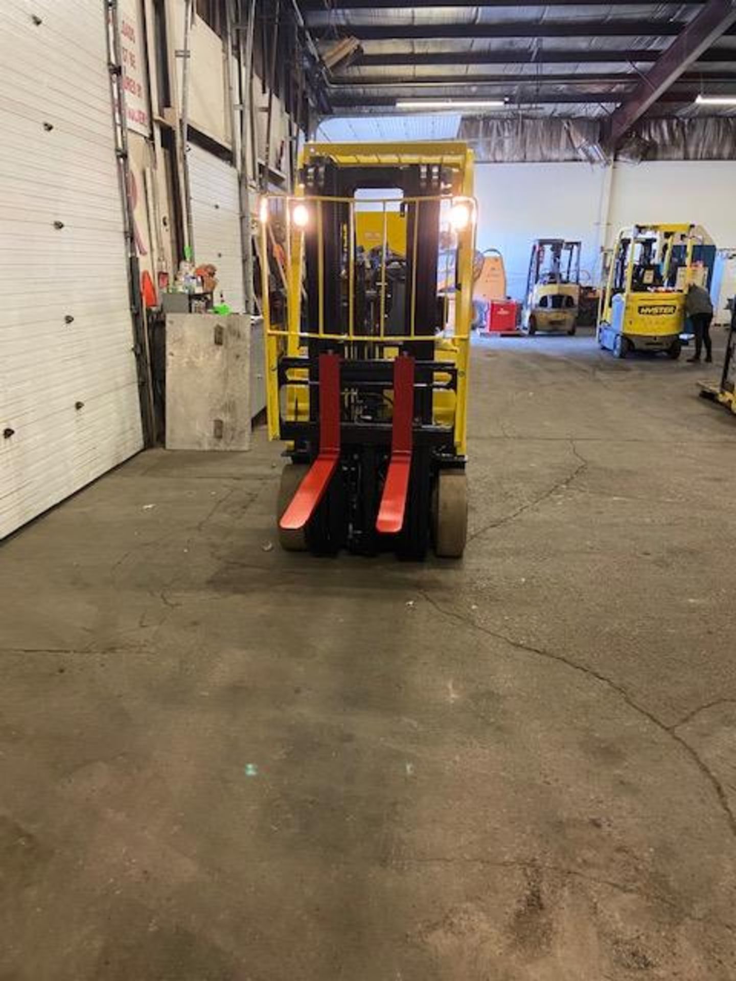 FREE CUSTOMS - 2011 Hyster 5000lbs Capacity Forklift Electric with 3-STAGE MAST sideshift MINT - Image 2 of 3