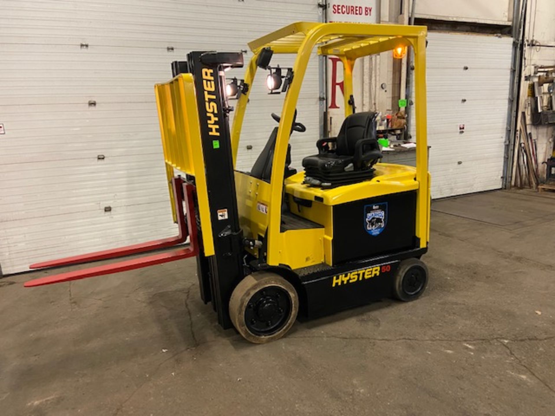 FREE CUSTOMS - 2011 Hyster 5000lbs Capacity Forklift Electric with 3-STAGE MAST sideshift MINT