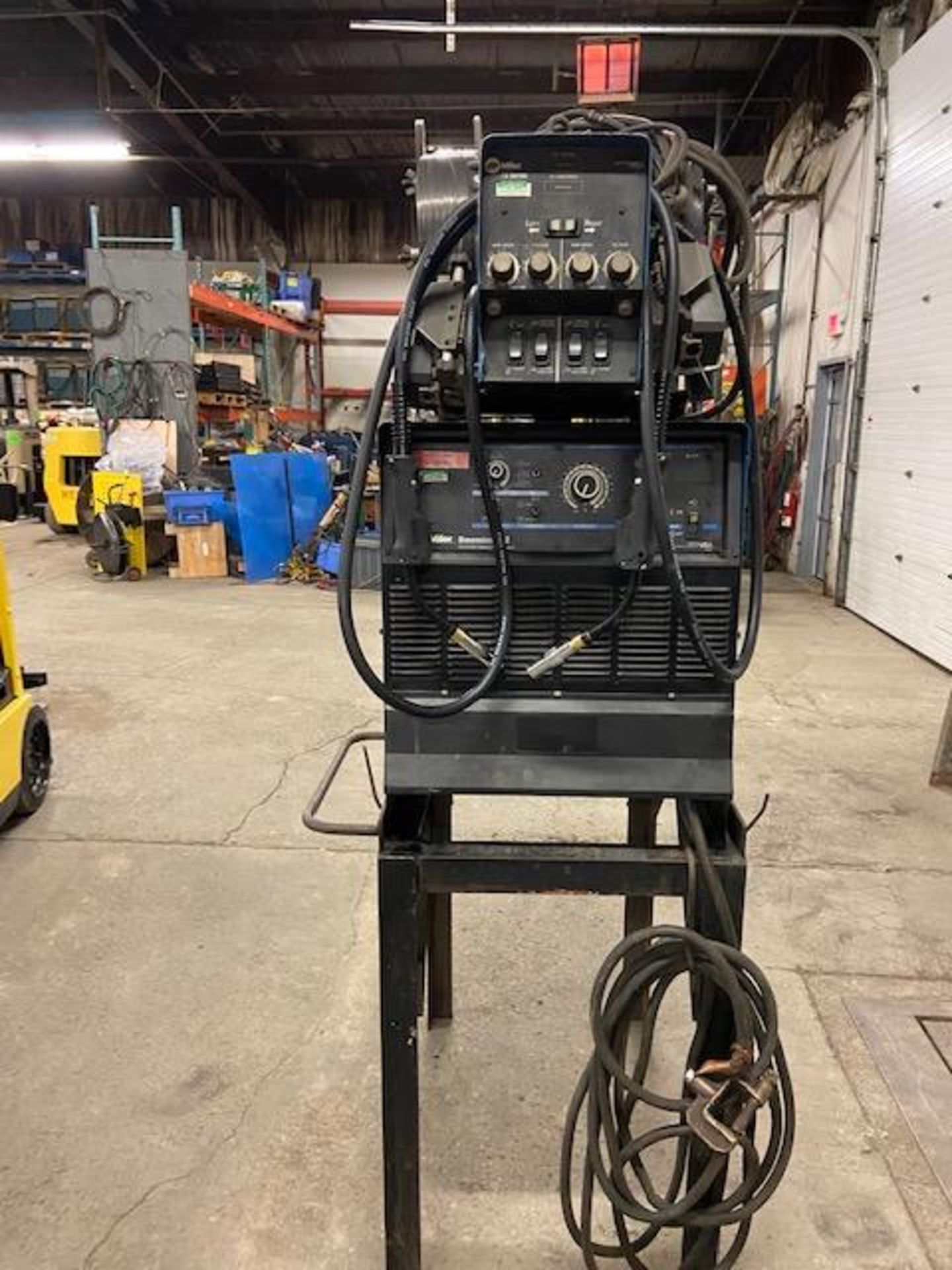 Miller Dimension 652 Mig Welder 650 Amp Mig Tig Stick with DUAL 70 Series Wire Feeder with 2 Mig - Image 2 of 3