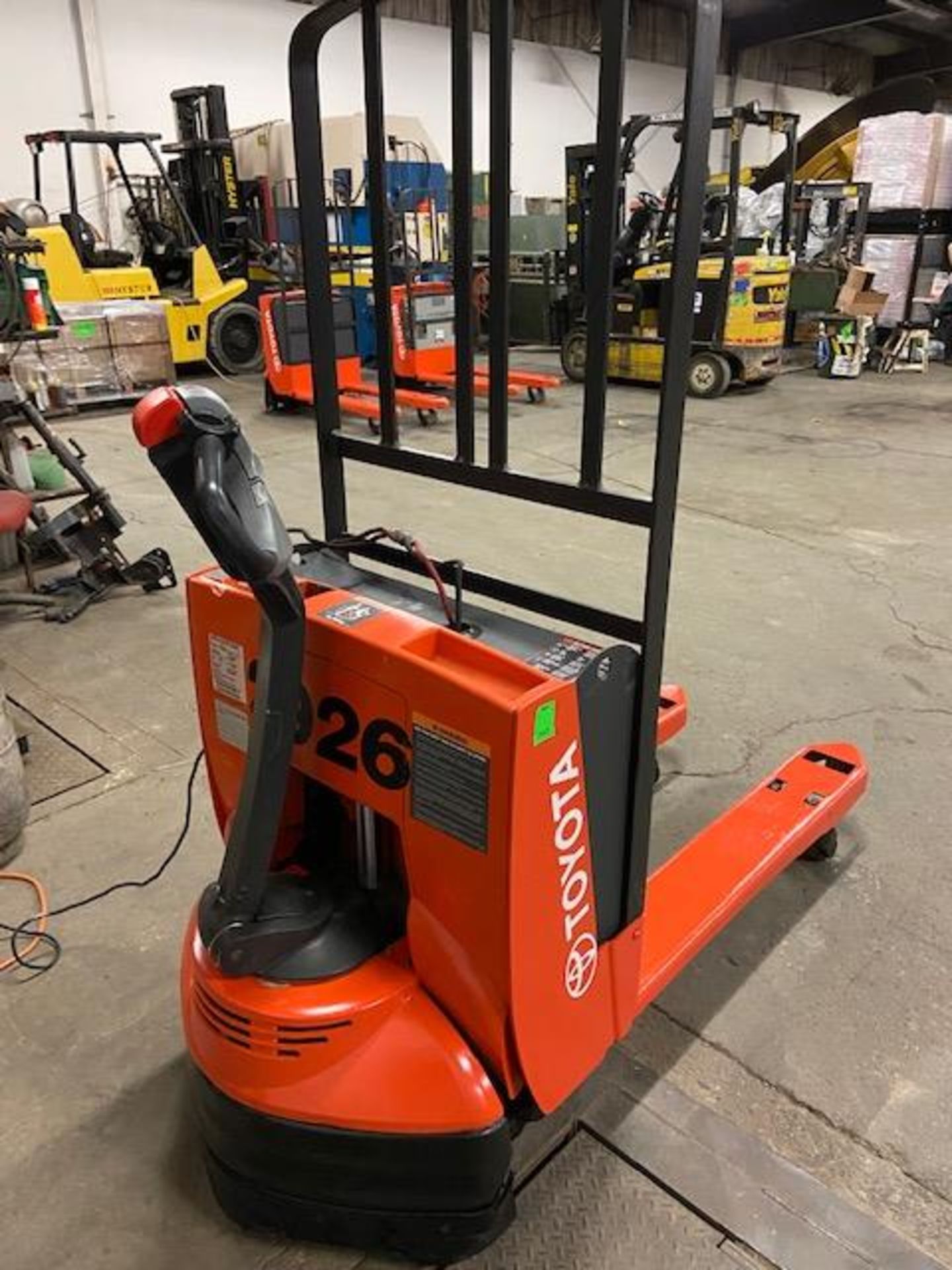 Toyota Walk Behind Electric Powered Pallet Cart Walkie Lift 4500lbs capacity with VERY LOW HOURS