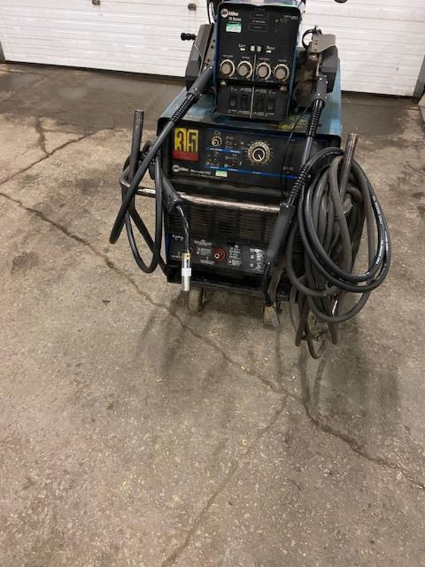 Miller Dimension 652 Mig Welder 650 Amp Mig Tig Stick with DUAL 70 Series Wire Feeder with 2 Mig