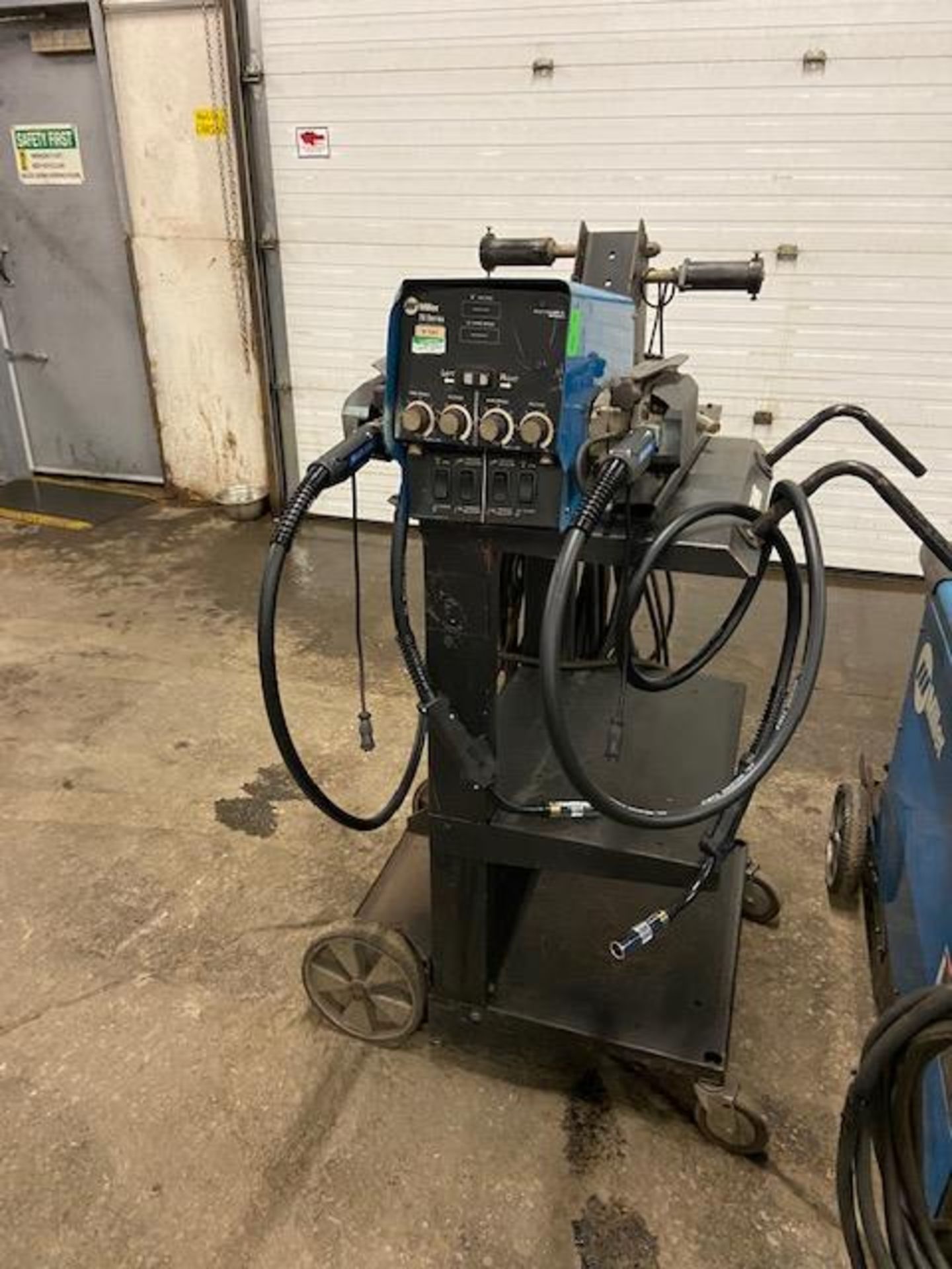 Miller Dimension 652 Mig Welder 650 Amp Mig Tig Stick with DUAL 70 Series Wire Feeder with 2 Mig - Image 2 of 3