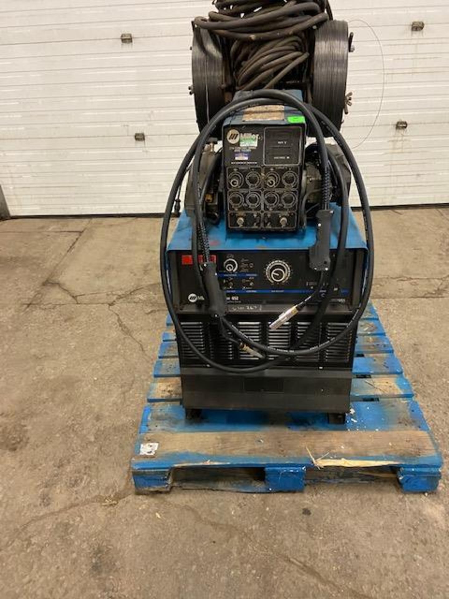 Miller Dimension 652 Mig Welder 650 Amp Mig Tig Stick with DUAL 60 Series Wire Feeder with 2 Mig - Image 2 of 2