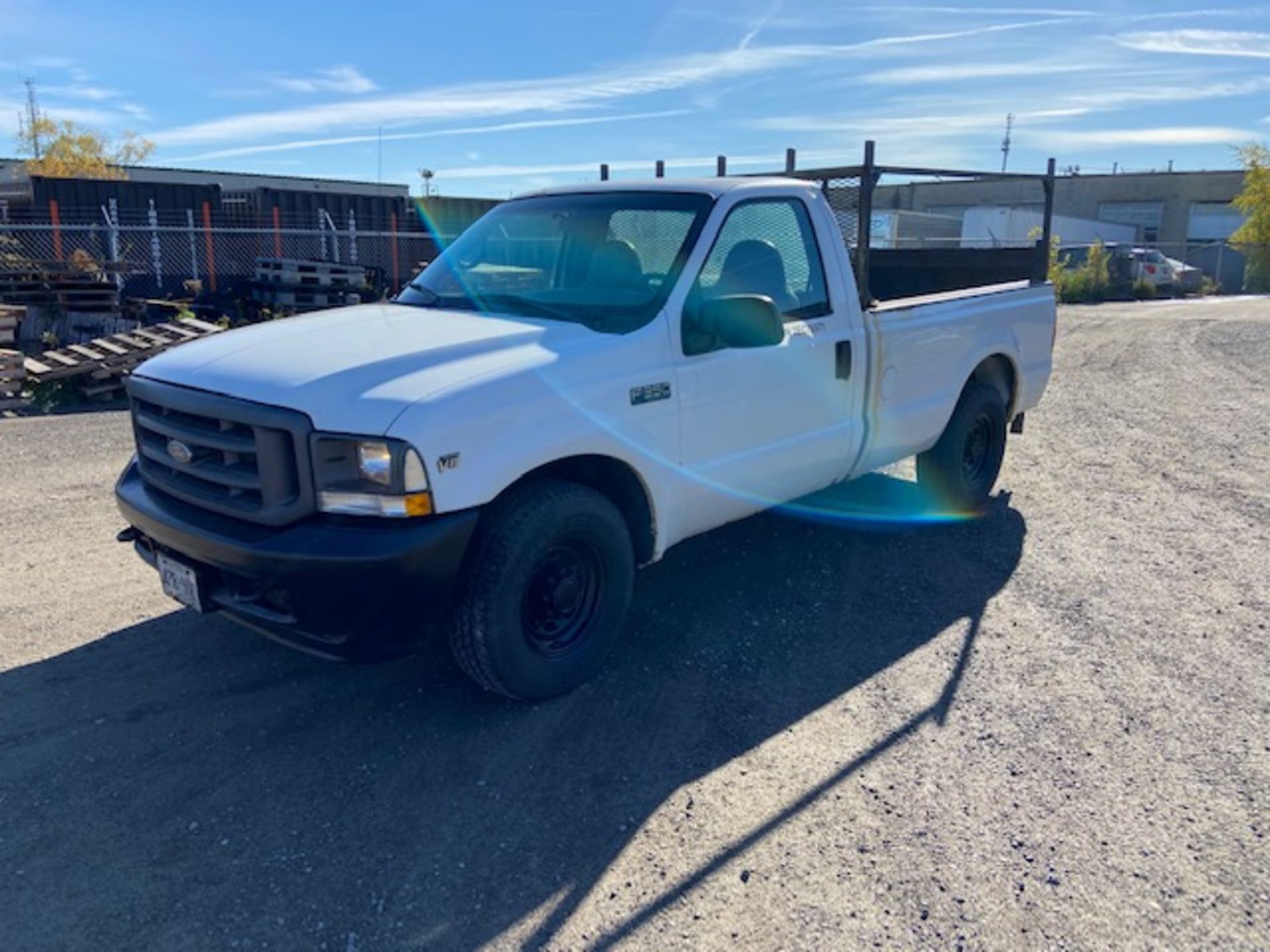 2002 Ford F-350 Pickup Truck with Hydraulic Lift Gate and Racks - NEW 2016 engine - 140,000km