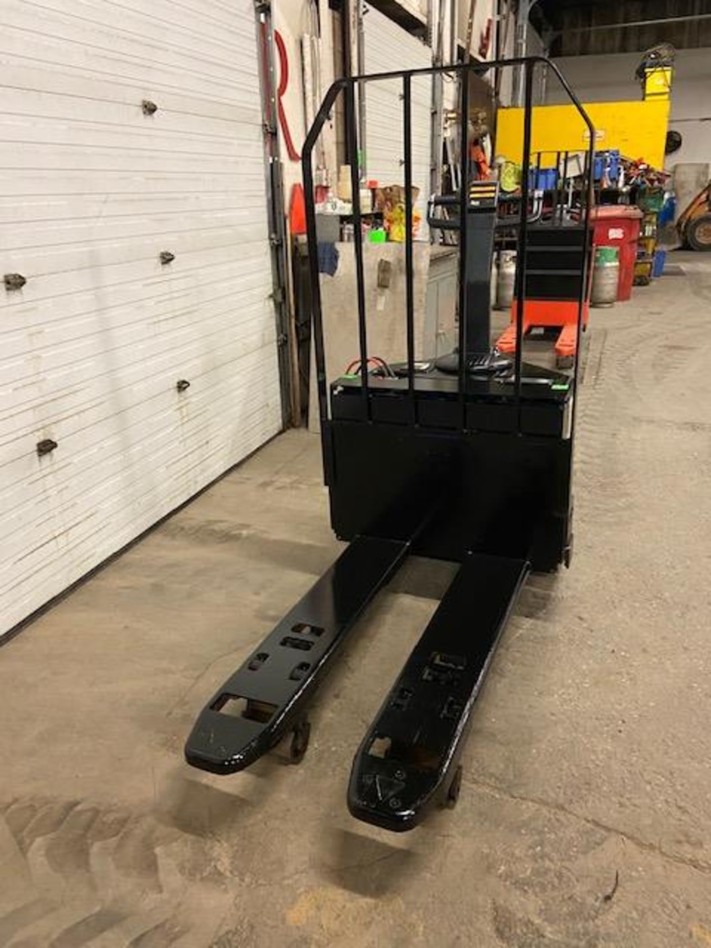 CROWN Walk Behind Electric Powered Pallet Cart Walkie Lift 6000lbs capacity with LOW HOURS - Image 2 of 3