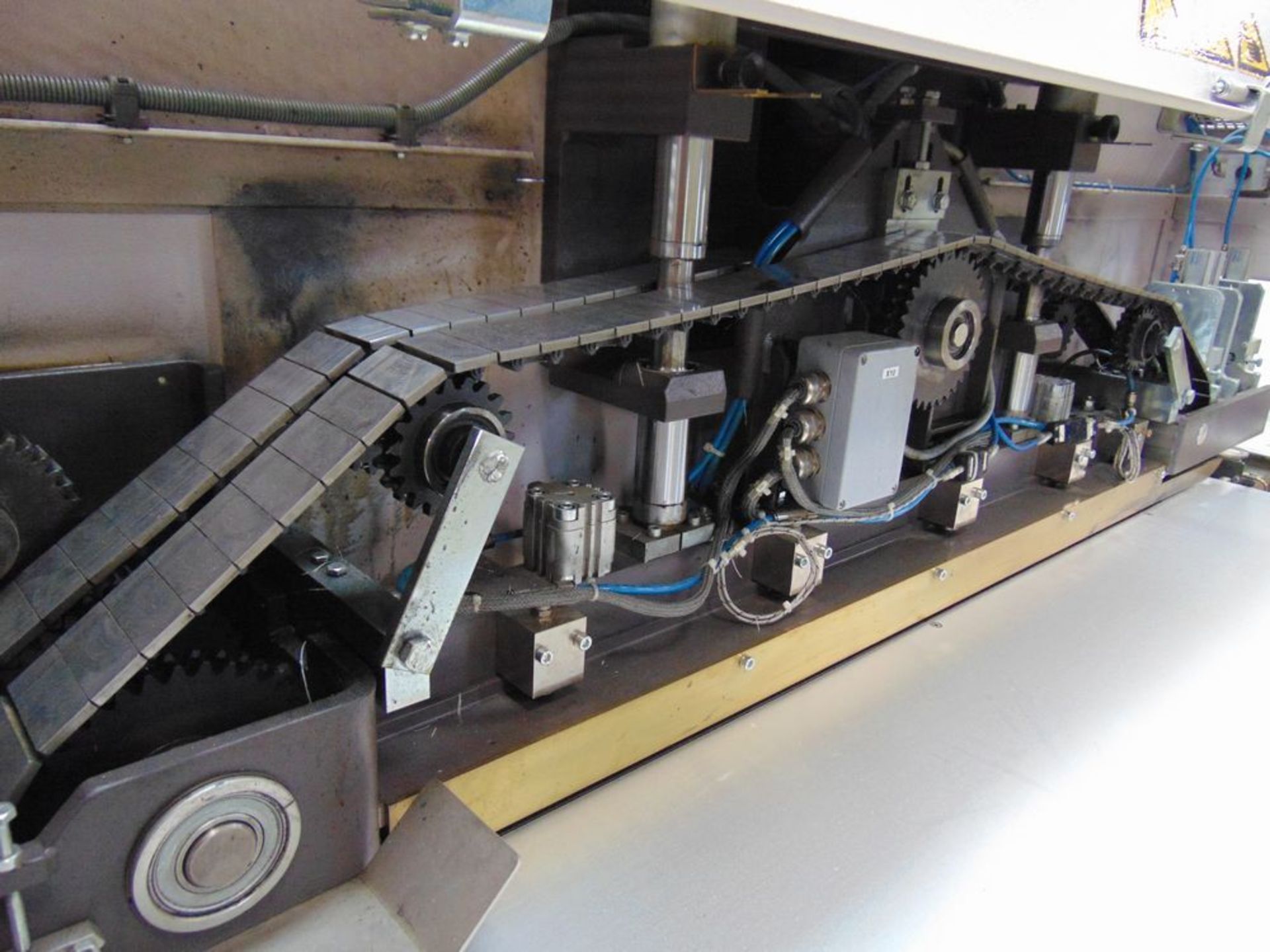 (2015) Fisher & Ruckle OMNI Master-1200 Veneer Longitudinal Splicing Machine; S/N 741911 - Image 5 of 6