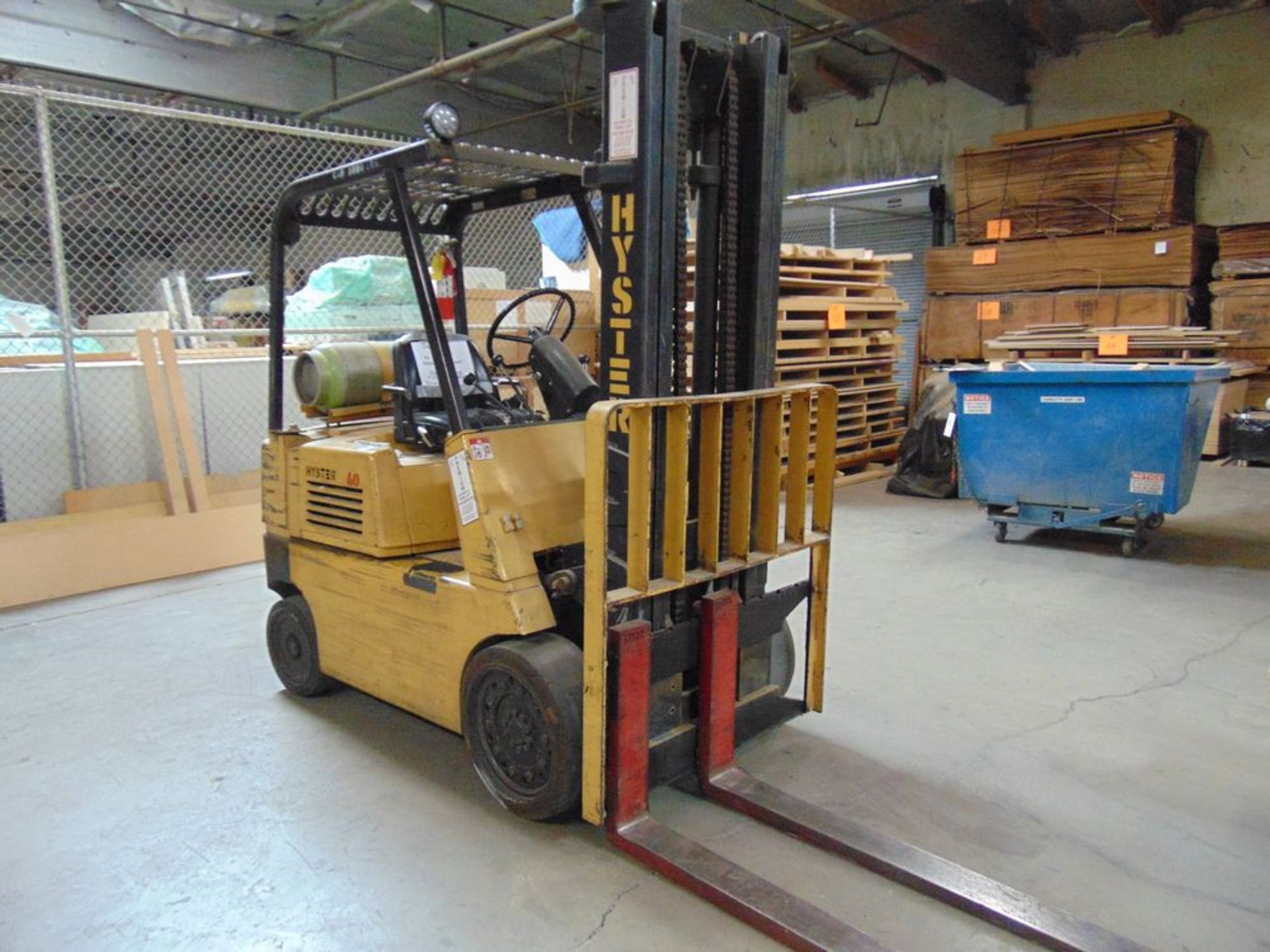 Hyster mod. 560E, 6,000lb. Cap. LPG Forklift w/ Two-Stage Mast, 54'' Forks, Hard Tires; Hours: - Image 2 of 8