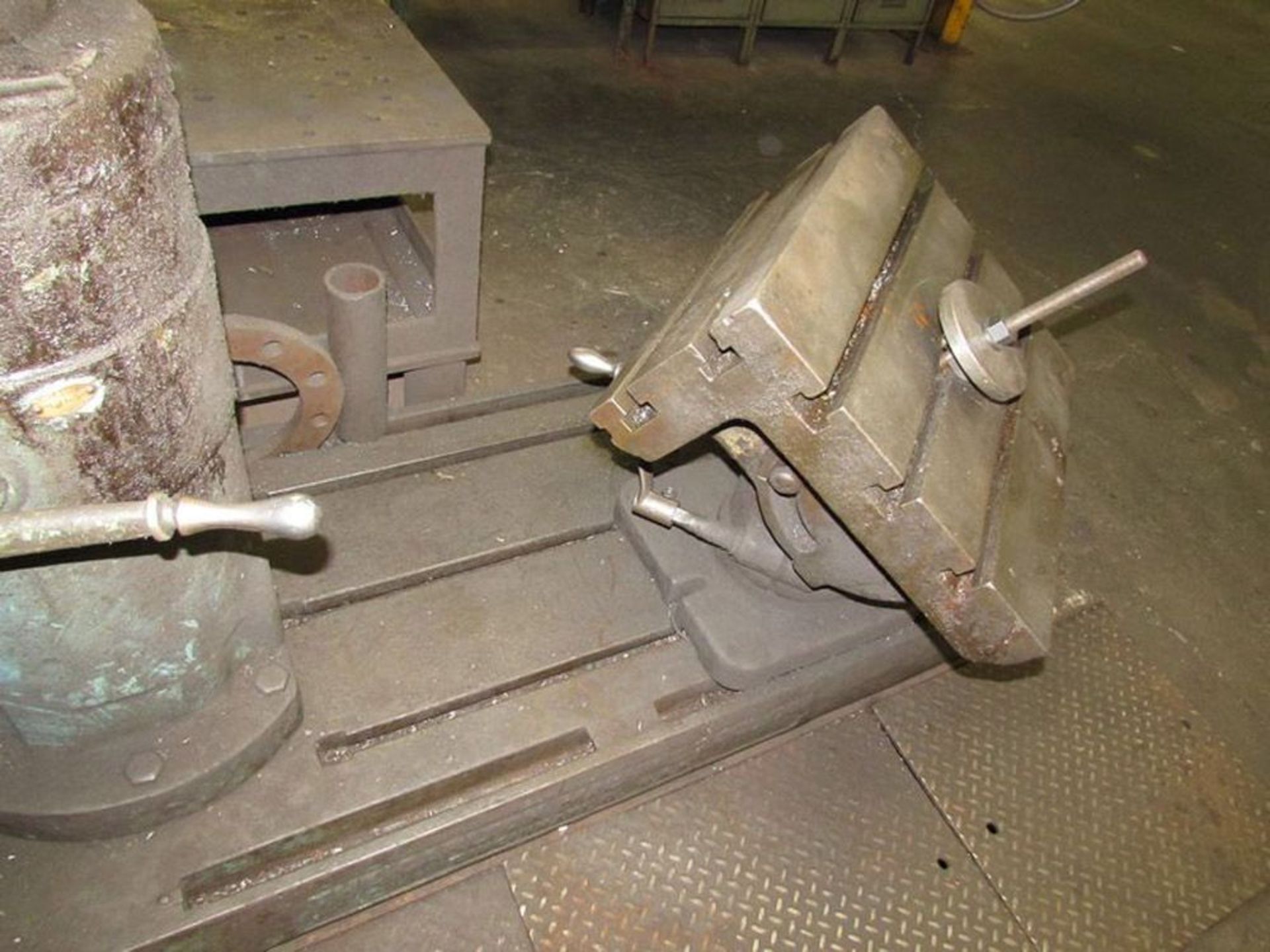 Carlton Radial Arm Drill 4' x 9''. LOADING FEE FOR THIS LOT: $500 - Image 4 of 4