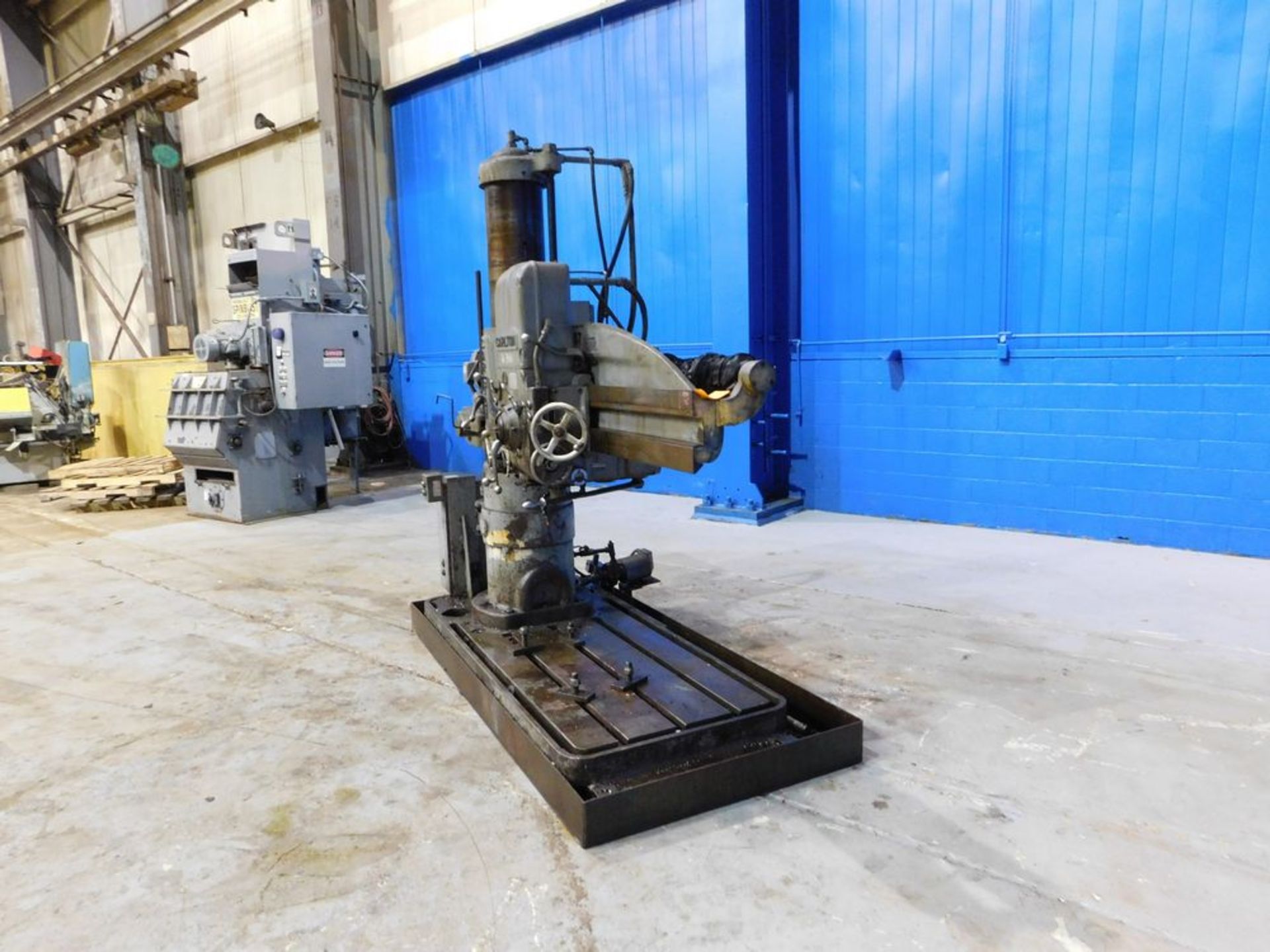 Carlton Radial Arm Drill 4' x 9''. LOADING FEE FOR THIS LOT: $500 - Image 2 of 15