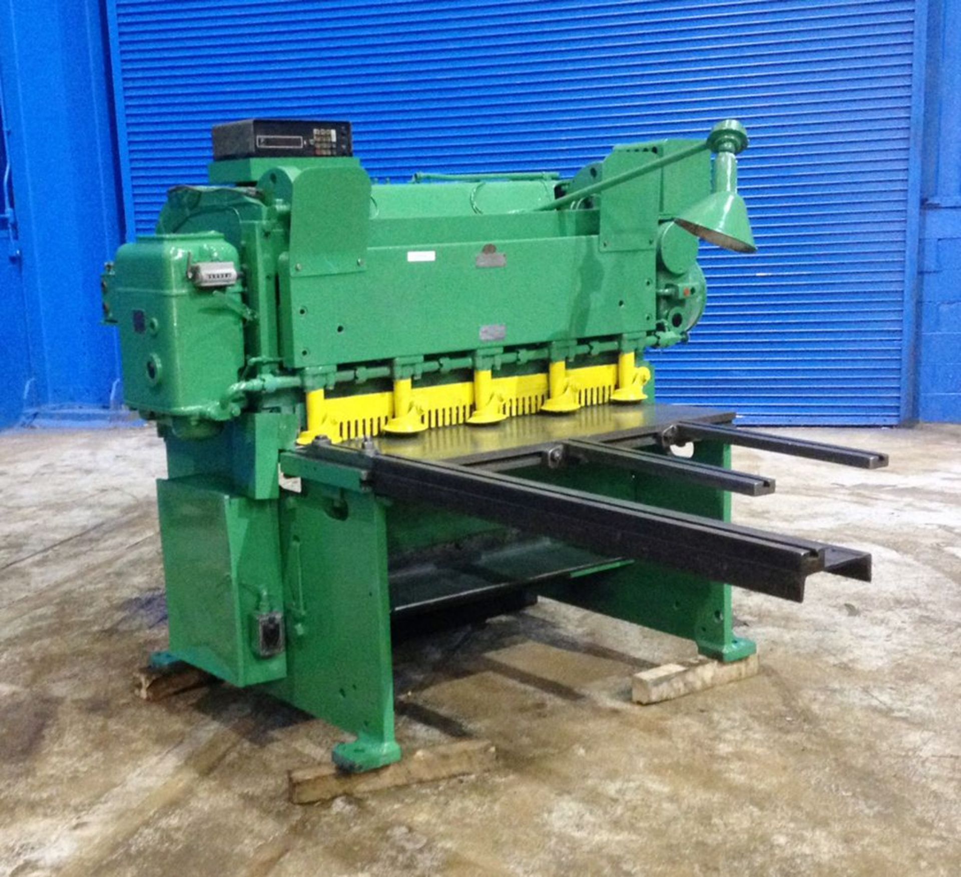 Cincinnati Power Shear 14 Ga. x 4'. LOADING FEE FOR THIS LOT: $500 - Image 2 of 8