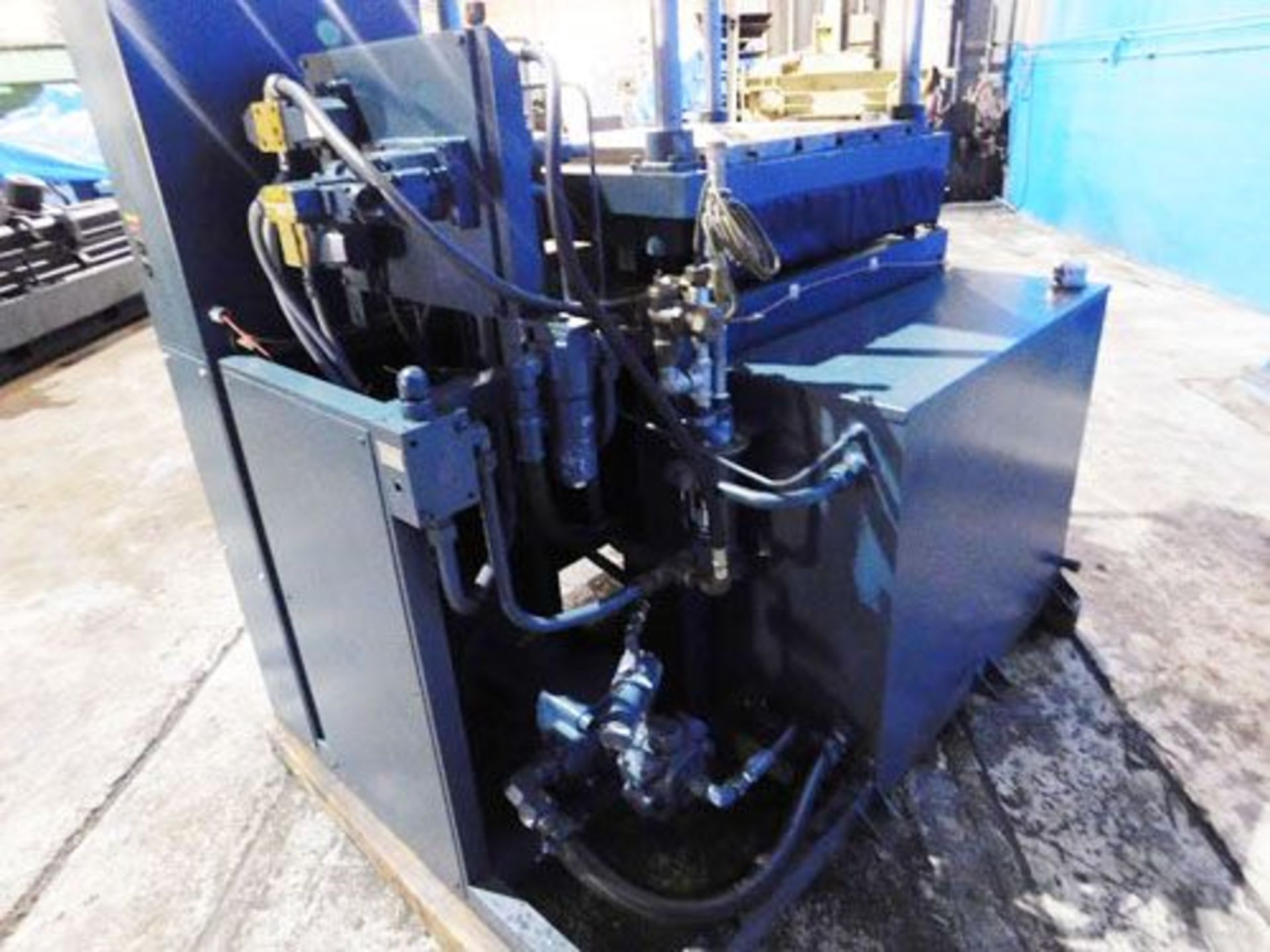 Wabash 4 Post Hydraulic Press (Up Acting) 15 Ton x 30'' x 30''. LOADING FEE FOR THIS LOT: $200 - Image 6 of 10