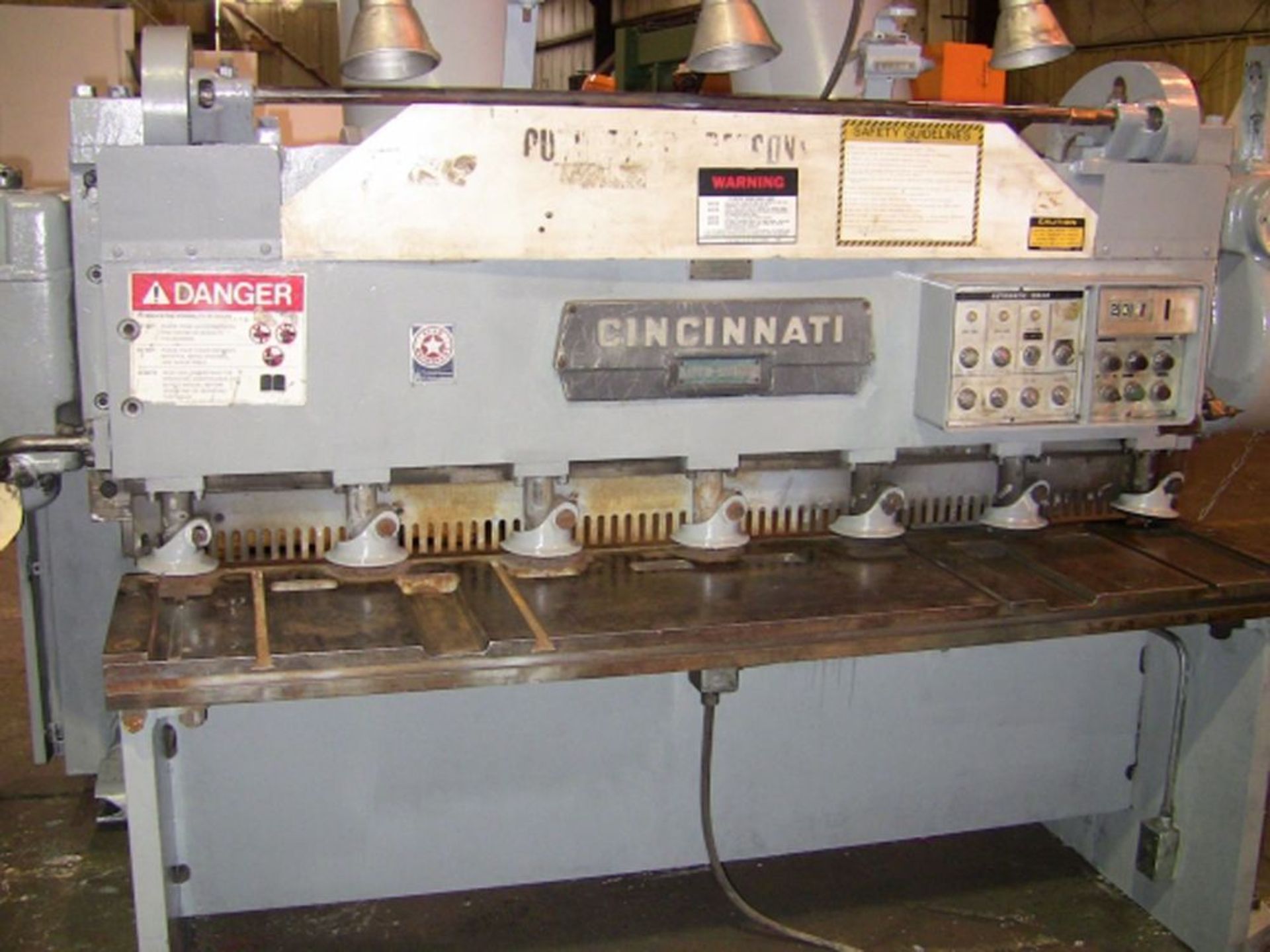 Cincinnati Power Shear 3/16'' x 6'. LOADING FEE FOR THIS LOT: $500 - Image 2 of 6