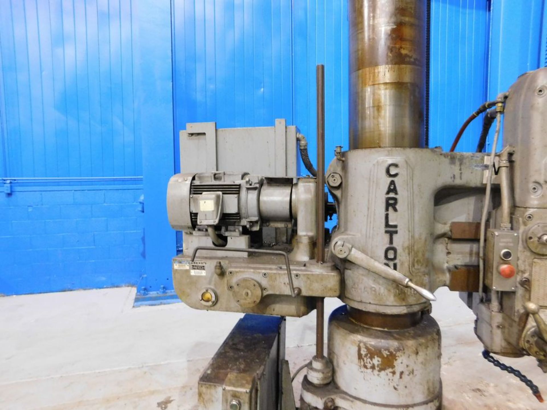 Carlton Radial Arm Drill 4' x 9''. LOADING FEE FOR THIS LOT: $500 - Image 8 of 15