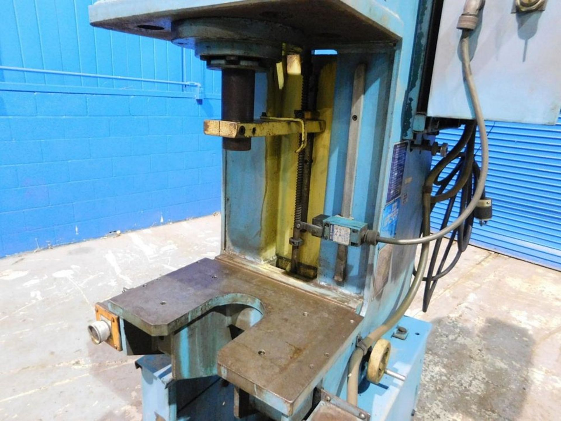 Denison Multipress Hydraulic C Frame Press 6 Ton x 18'' x 11''. LOADING FEE FOR THIS LOT: $150 - Image 2 of 9