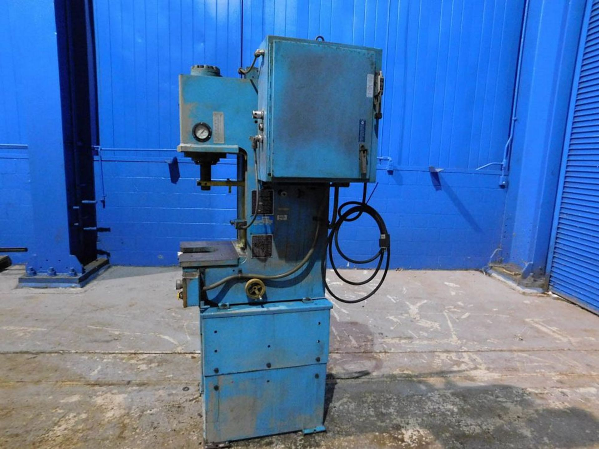Denison Multipress Hydraulic C Frame Press 6 Ton x 18'' x 11''. LOADING FEE FOR THIS LOT: $150 - Image 3 of 9