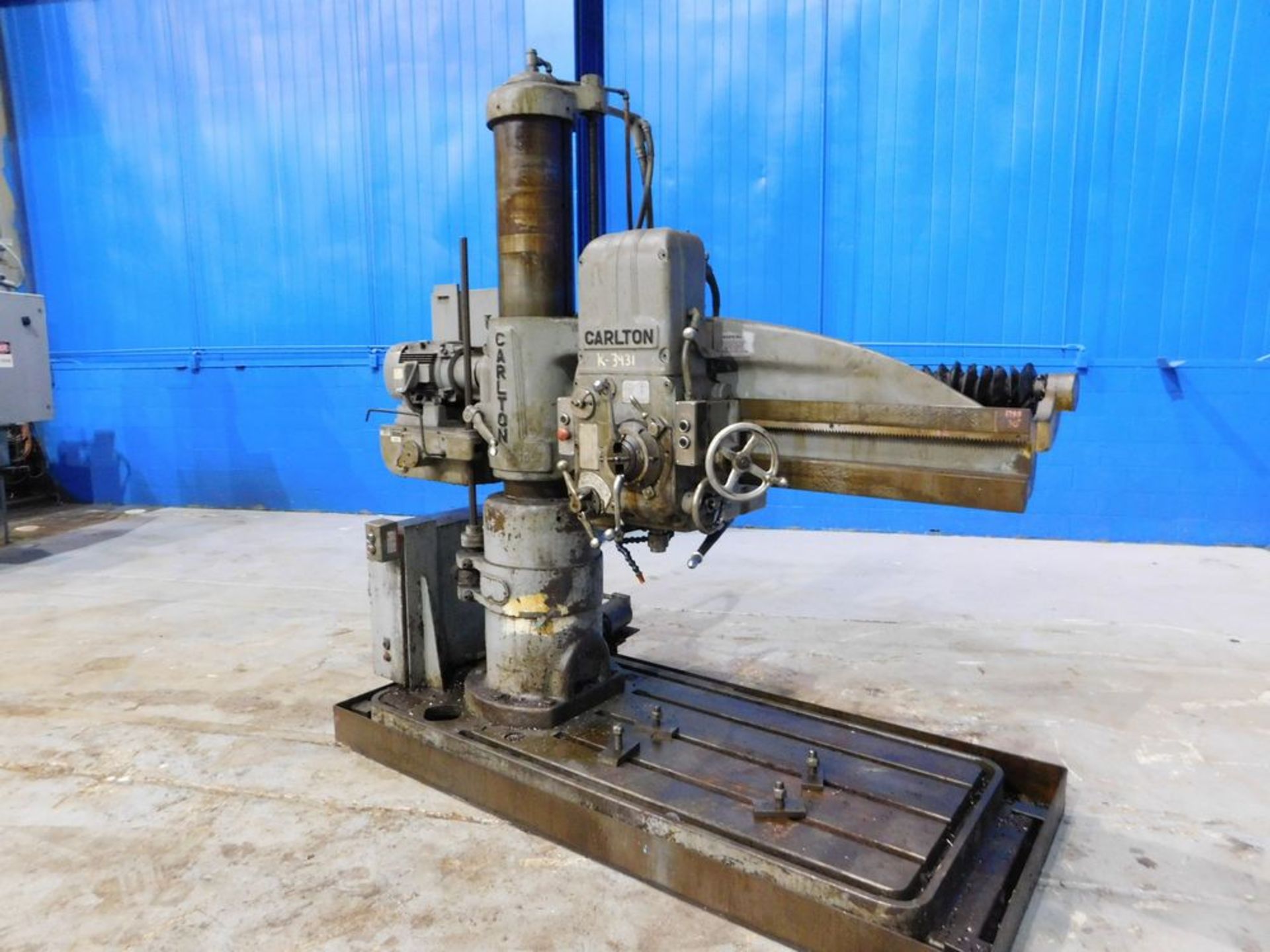 Carlton Radial Arm Drill 4' x 9''. LOADING FEE FOR THIS LOT: $500 - Image 3 of 15