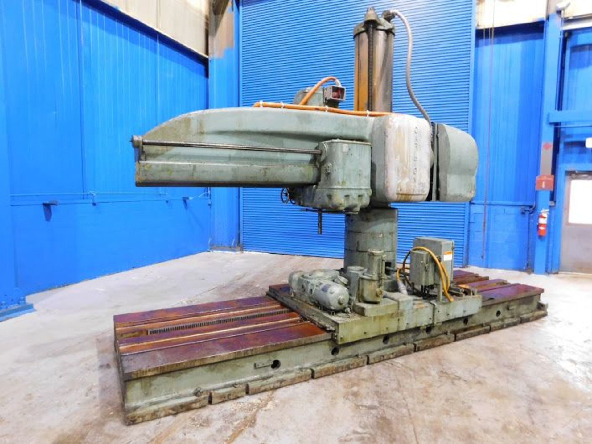 Carlton Traveling Base Radial Arm Drill 7' x 19''. LOADING FEE FOR THIS LOT: $1200 - Image 5 of 10