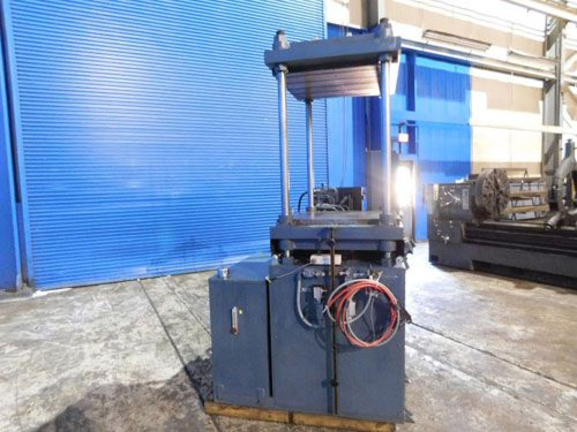 Wabash 4 Post Hydraulic Press (Up Acting) 15 Ton x 30'' x 30''. LOADING FEE FOR THIS LOT: $200 - Image 3 of 10