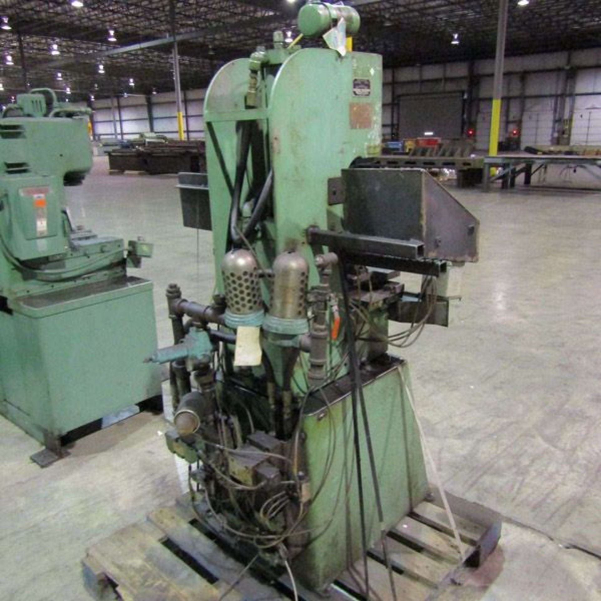 Air Hydraulics Air Over Oil C Frame Press 5.5 Ton x 14'' x 8''. LOADING FEE FOR THIS LOT: $200 - Image 6 of 7