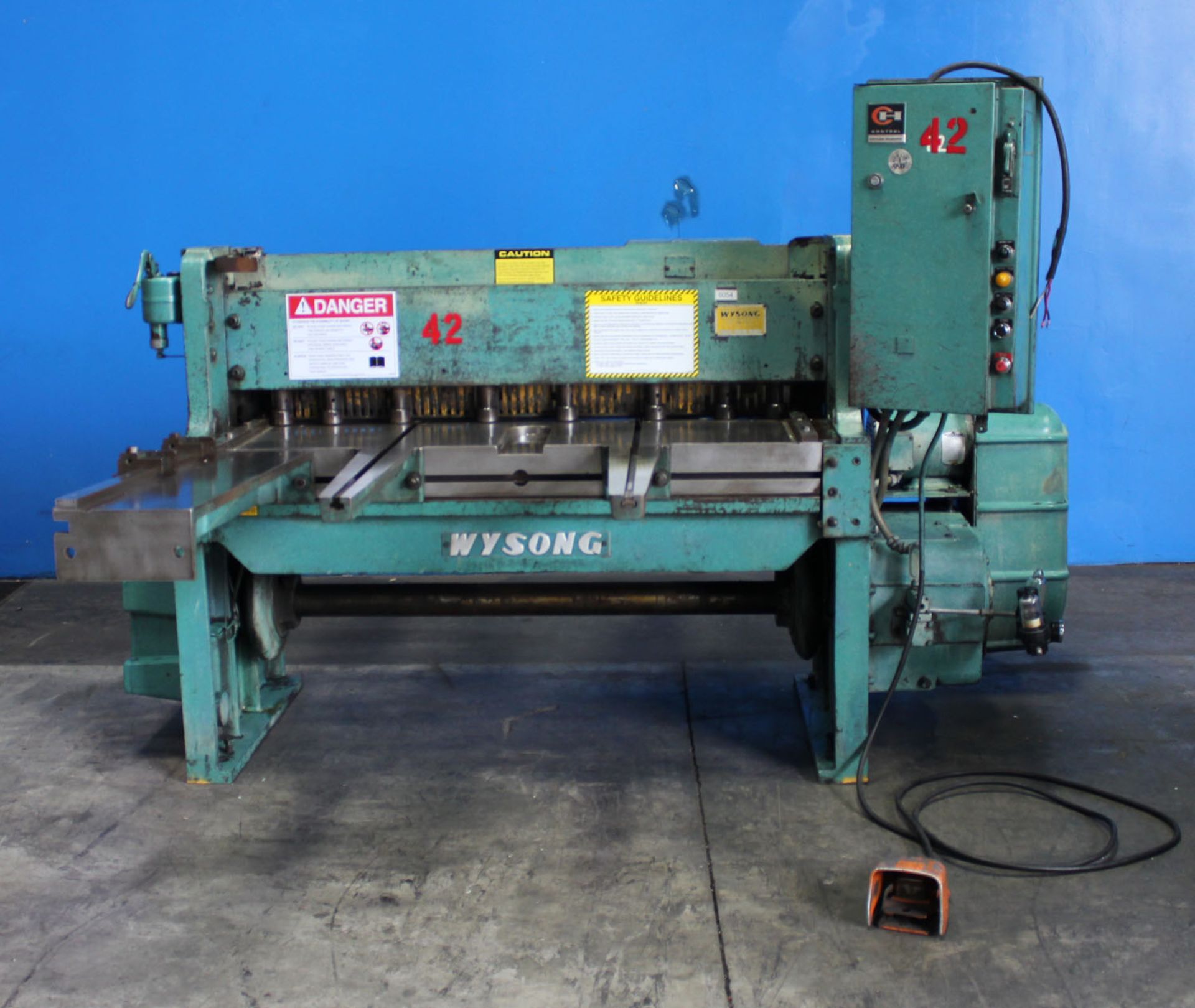 Wysong Power Shear 12 Ga. x 4'. LOADING FEE FOR THIS LOT: $400