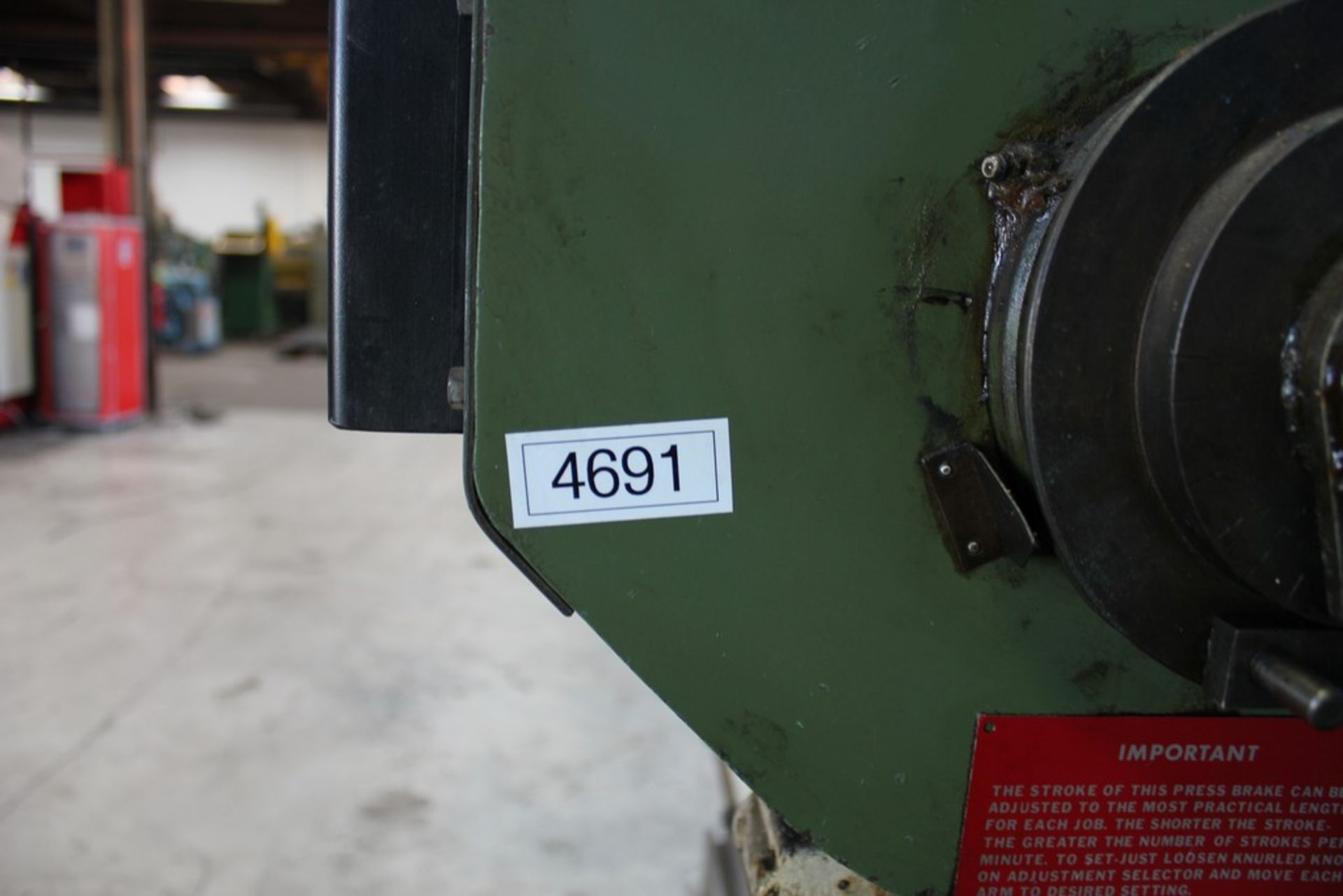 Di-Acro Hydra-Mechanical Press Brake 17 Ton x 4'. LOADING FEE FOR THIS LOT: $325 - Image 6 of 6