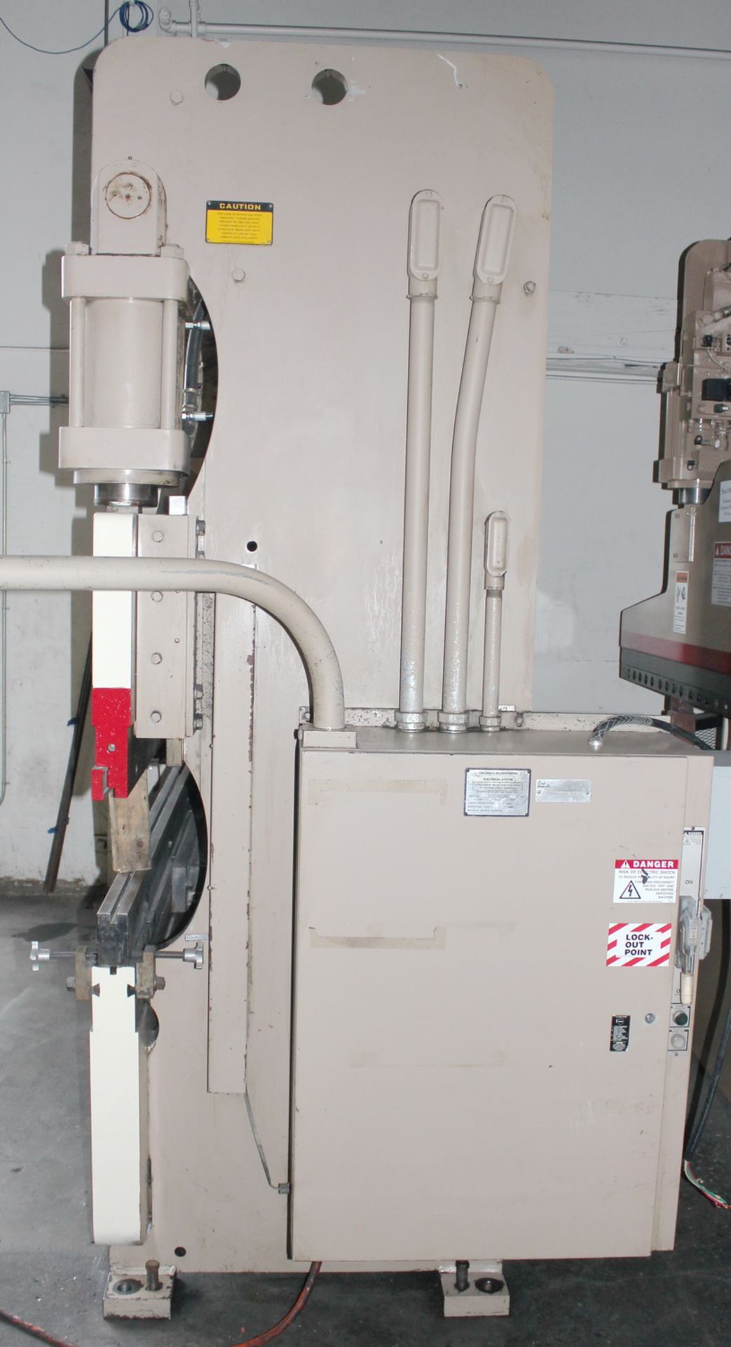 Cincinnati CNC Hydraulic Press Brake 90 Ton x 8'. LOADING FEE FOR THIS LOT: $950 - Image 7 of 19