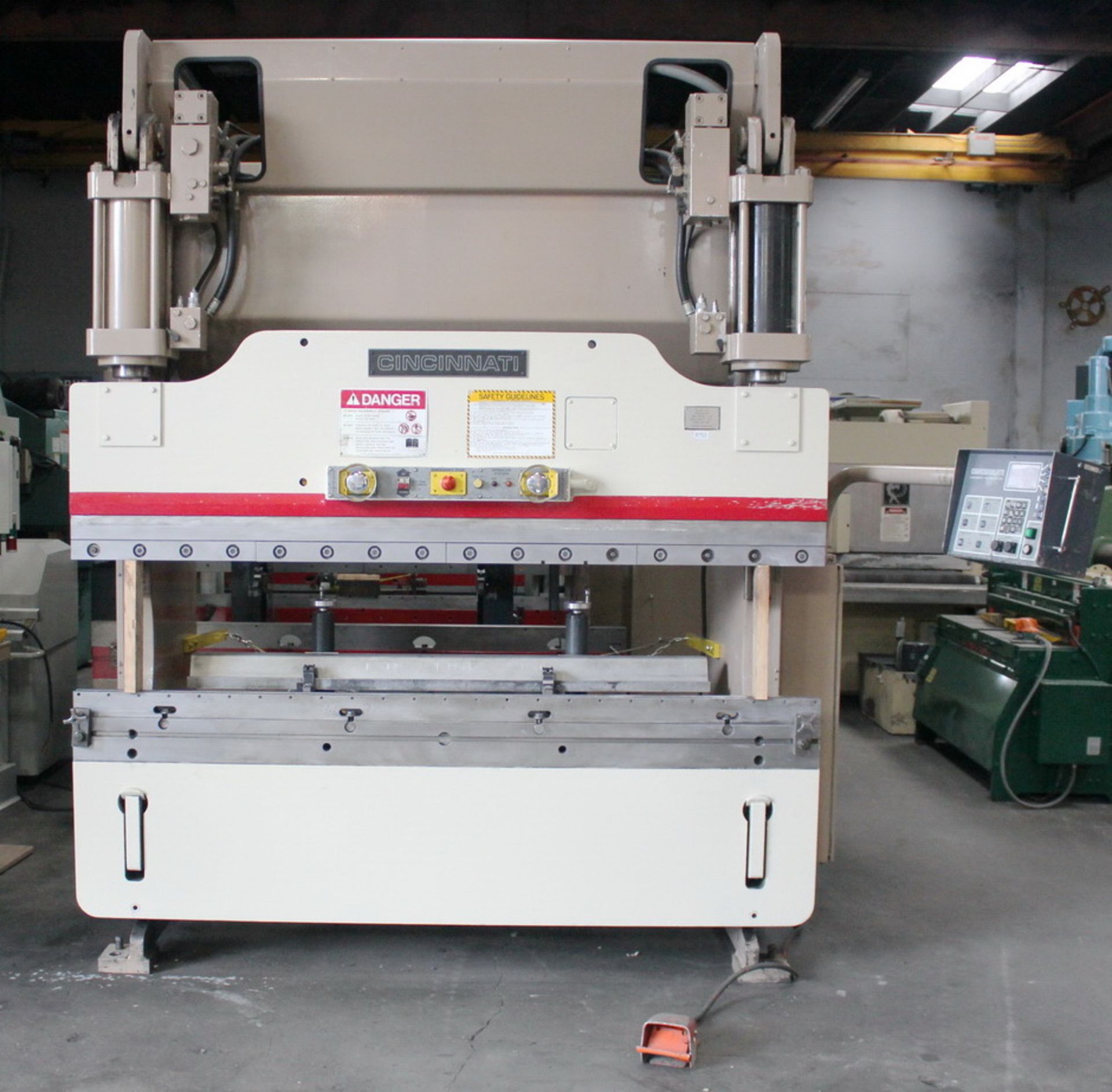 Cincinnati CNC Hydraulic Press Brake 90 Ton x 8'. LOADING FEE FOR THIS LOT: $950