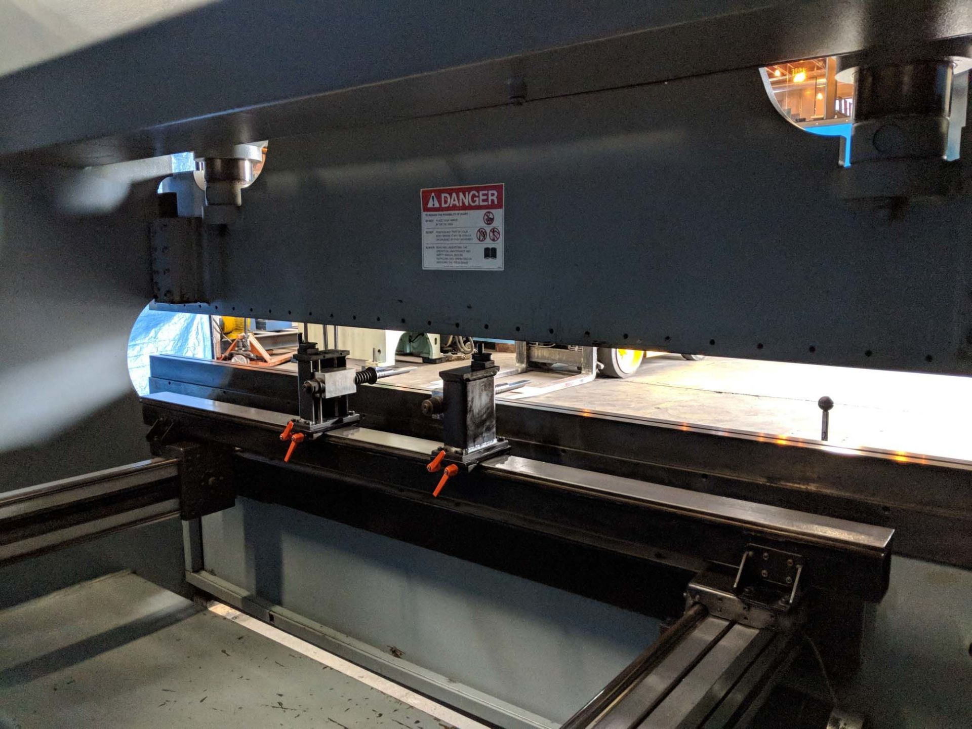 Atlantic CNC 3 Axis Hydraulic Press Brake 135 Ton x 10'. LOADING FEE FOR THIS LOT: $950 - Image 21 of 24