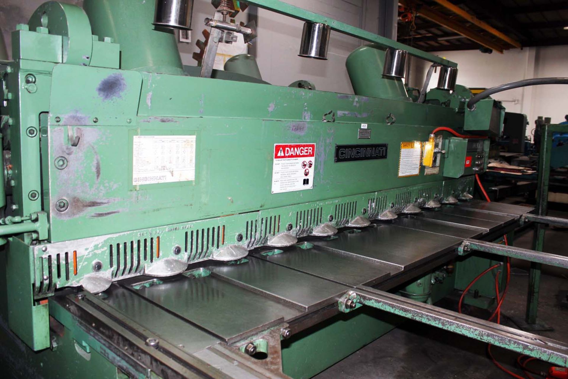 Cincinnati Power Shear 1/4'' x 10'. LOADING FEE FOR THIS LOT: $900 - Image 3 of 11