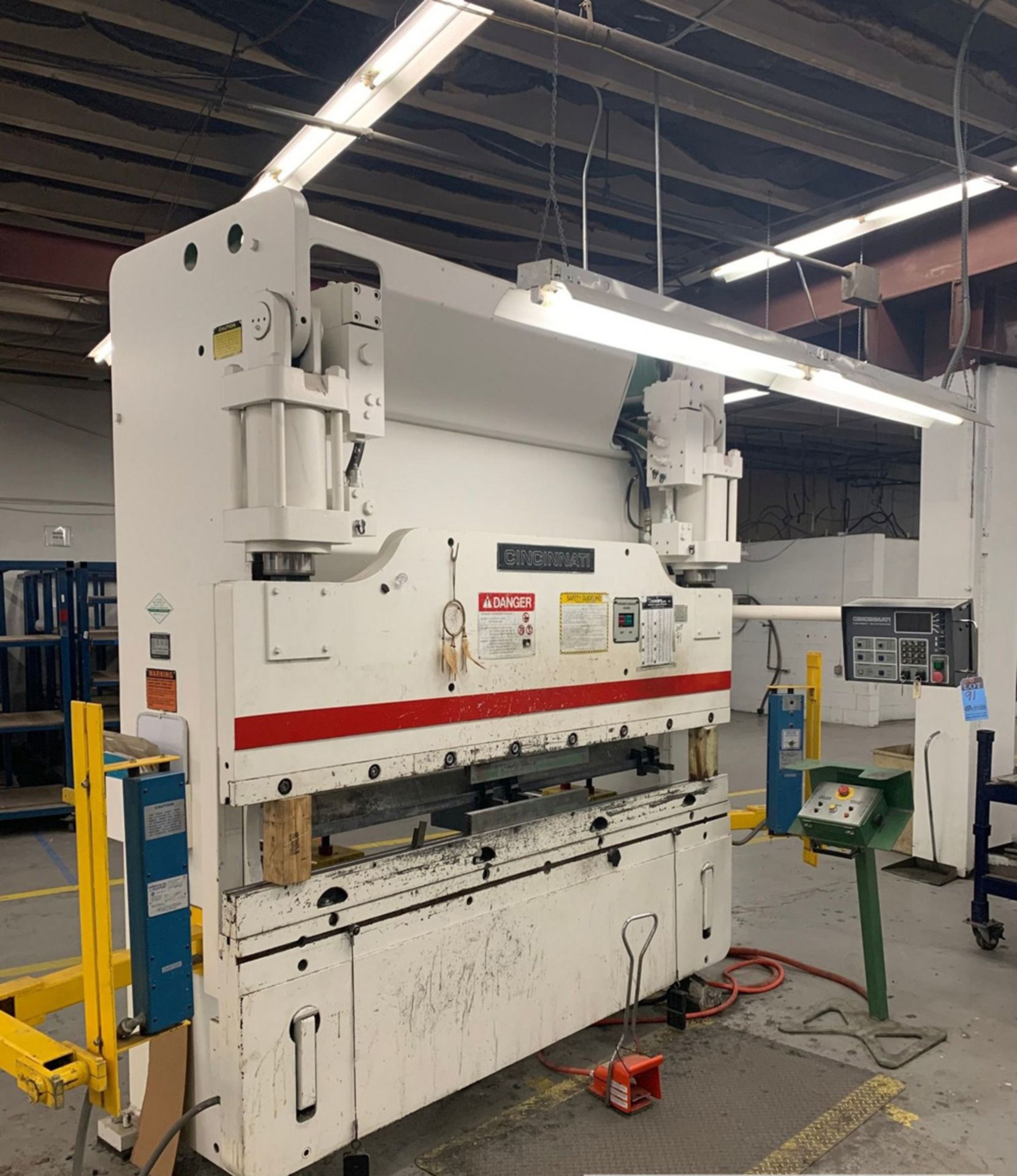 Cincinnati 2 Axis CNC Hydraulic Press Brake 90 Ton x 8'. LOADING FEE FOR THIS LOT: $950 - Image 2 of 11