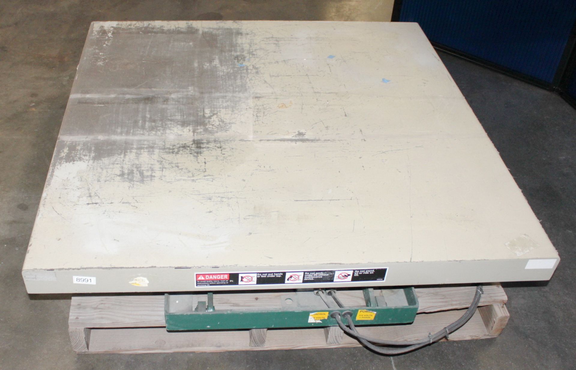 Southworth Hydraulic Lift Table 2,000 Lbs. x 48'' x 48''. LOADING FEE FOR THIS LOT: $25 - Image 2 of 6