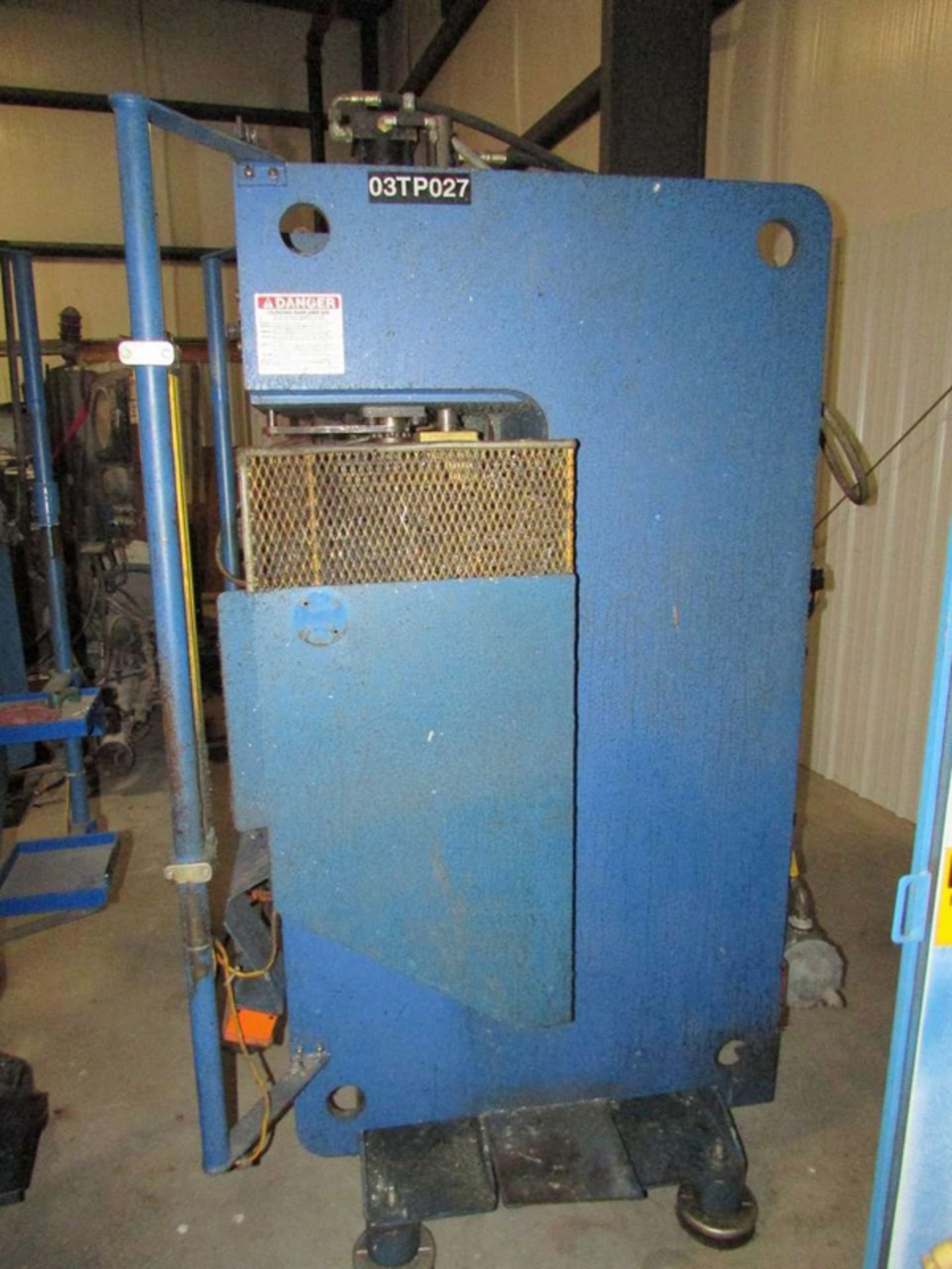 Neff Hydraulic C Frame Press 12 Ton x 23'' x 20''. LOADING FEE FOR THIS LOT: $250 - Image 4 of 9