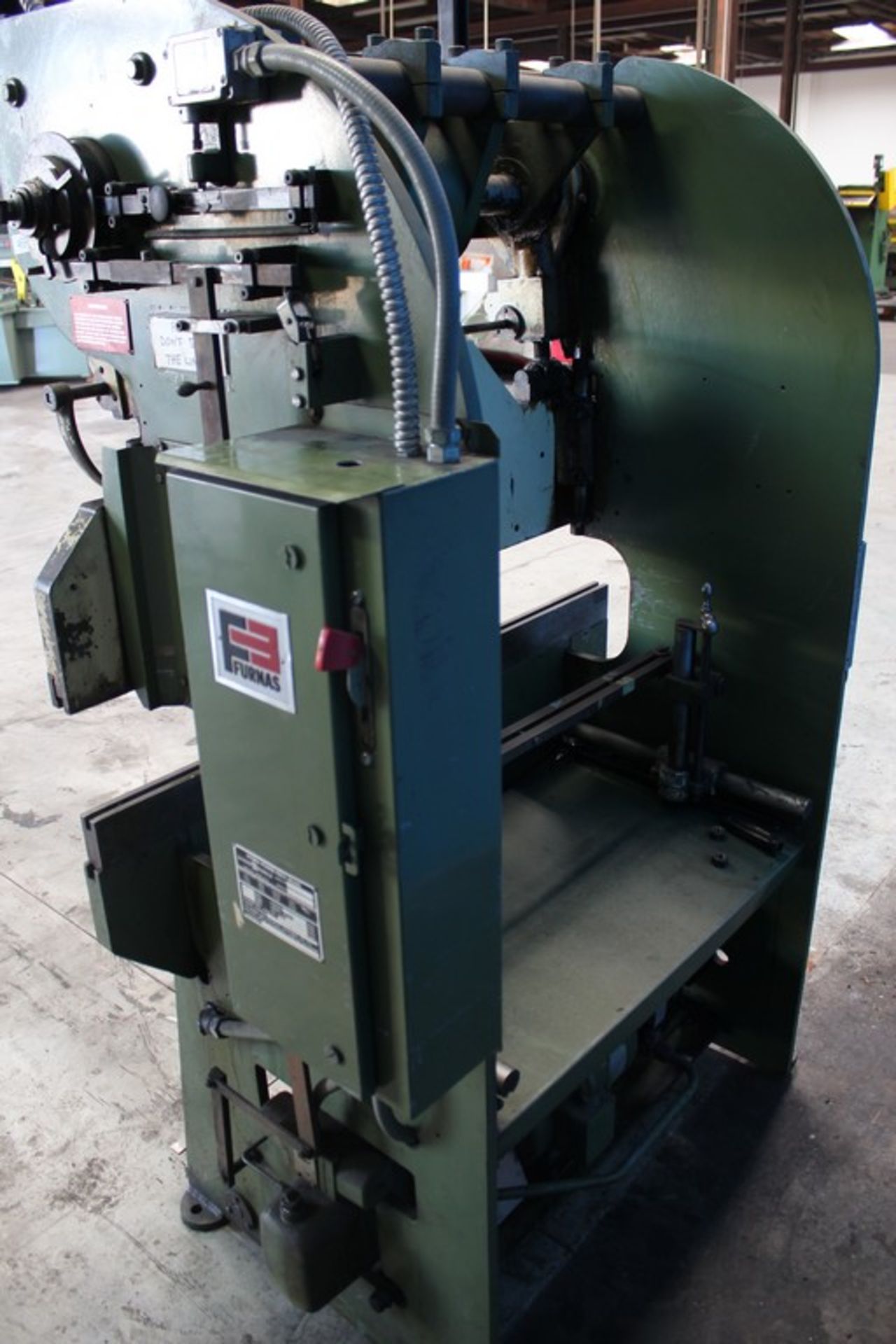 Di-Acro Hydra-Mechanical Press Brake 17 Ton x 4'. LOADING FEE FOR THIS LOT: $325 - Image 4 of 6