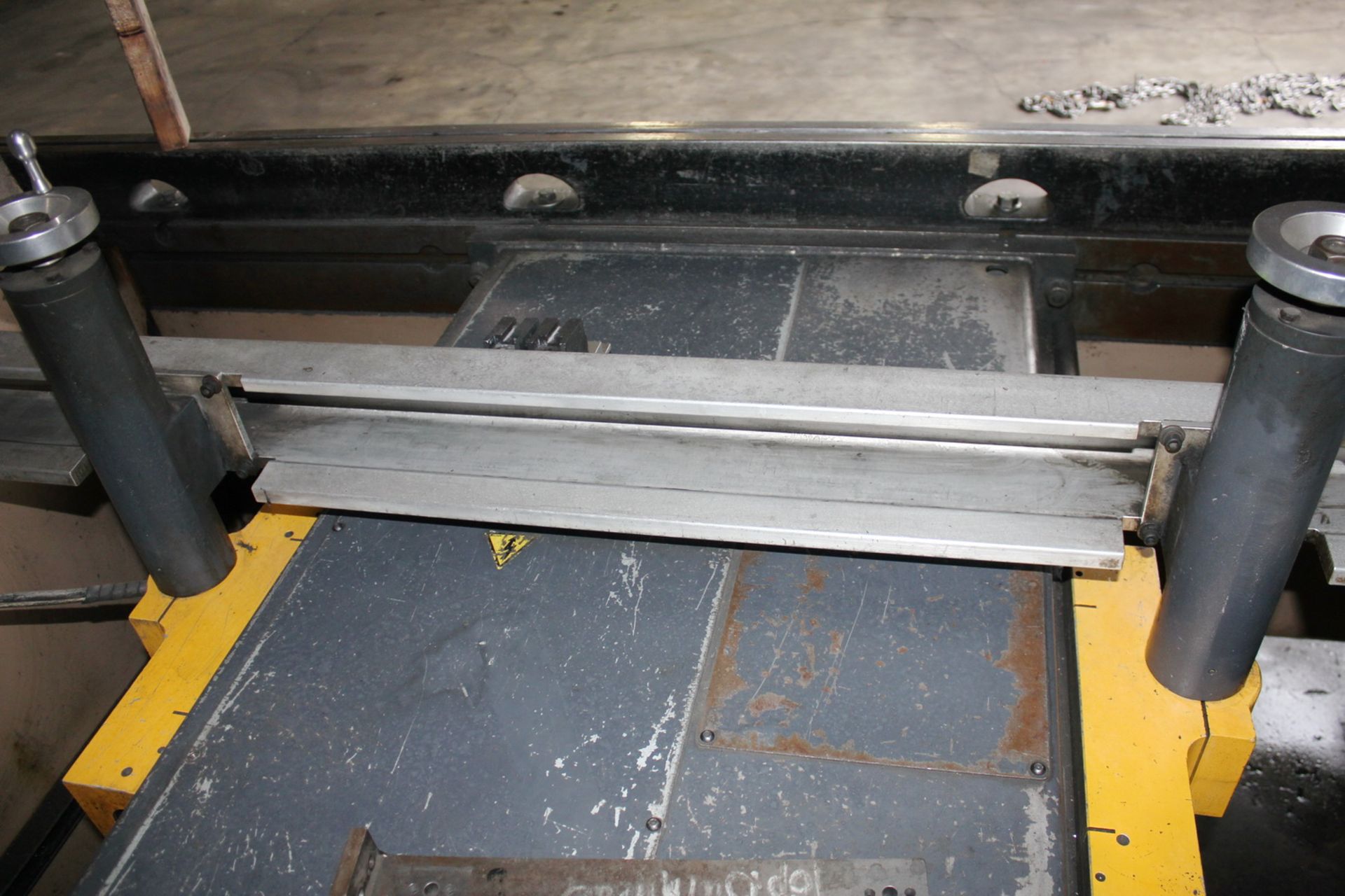 Cincinnati CNC Hydraulic Press Brake 90 Ton x 8'. LOADING FEE FOR THIS LOT: $950 - Image 5 of 19