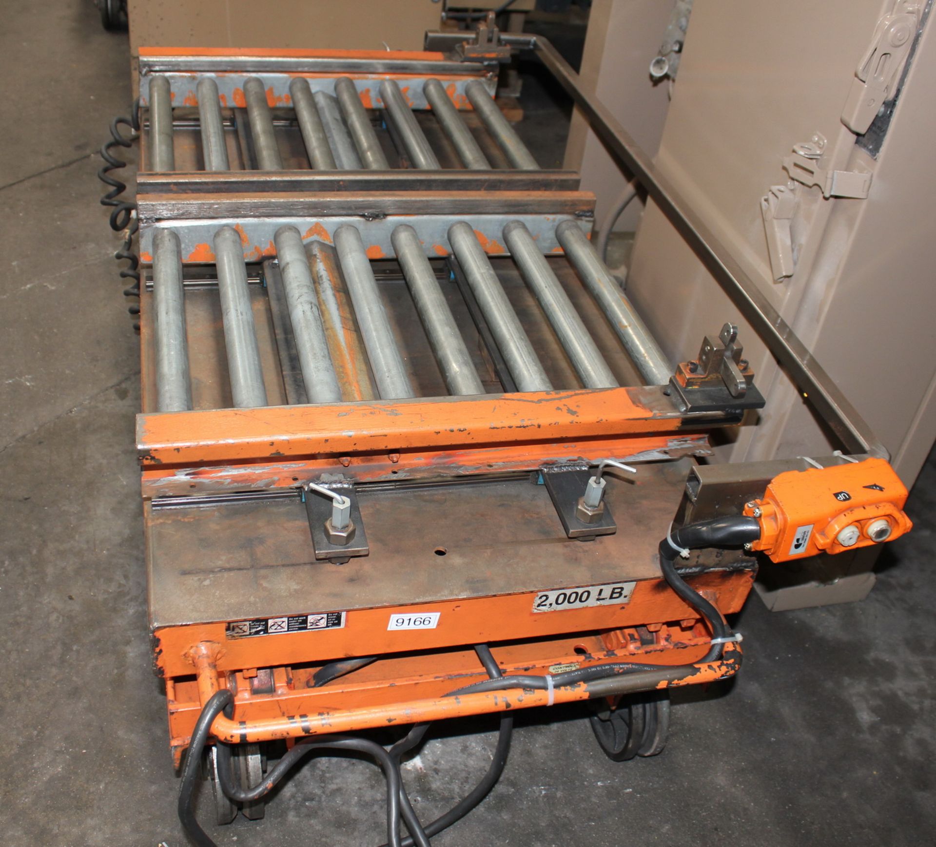 Presto Hydraulic Scissor Lift Table 2,000 Lbs. x 48'' x 24''. LOADING FEE FOR THIS LOT: $50 - Image 3 of 6