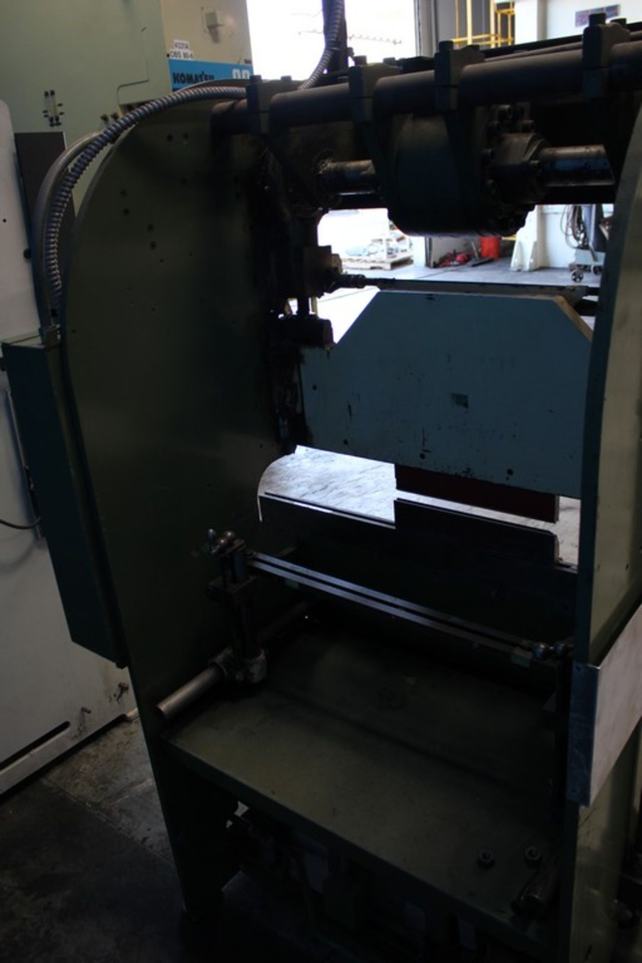 Di-Acro Hydra-Mechanical Press Brake 17 Ton x 4'. LOADING FEE FOR THIS LOT: $325 - Image 3 of 6