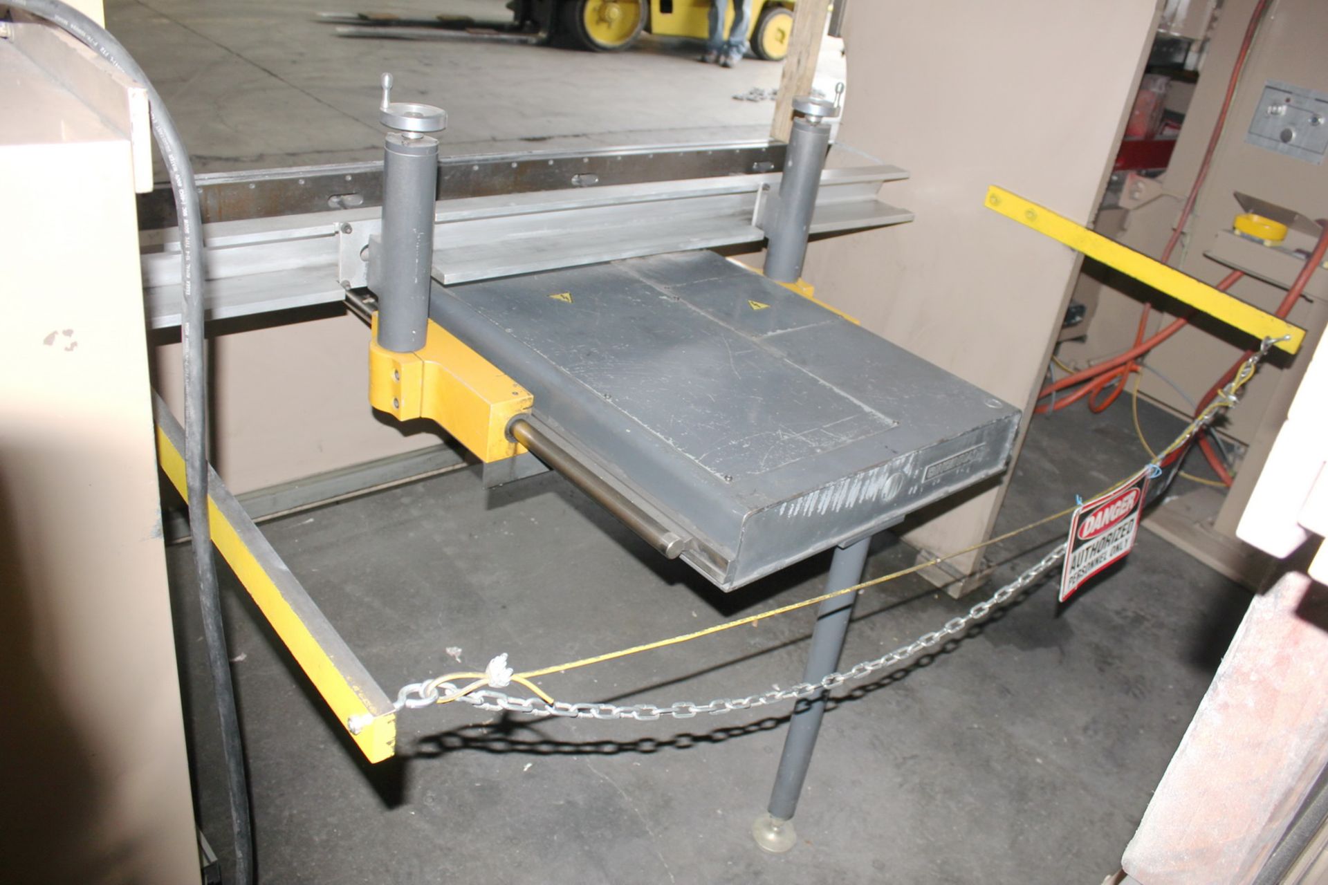 Cincinnati CNC Hydraulic Press Brake 90 Ton x 8'. LOADING FEE FOR THIS LOT: $950 - Image 6 of 19