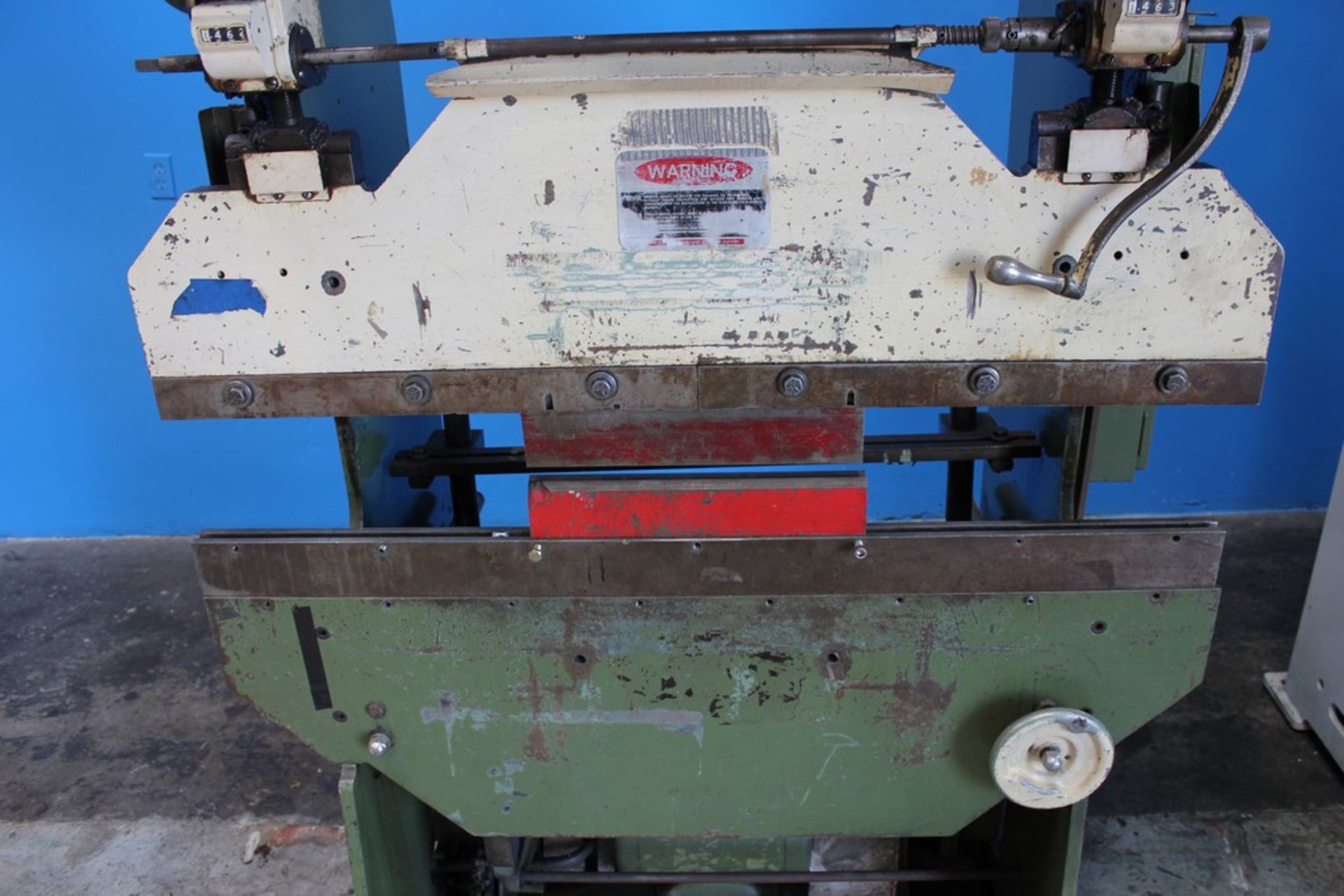 Di-Acro Hydra-Mechanical Press Brake 17 Ton x 4'. LOADING FEE FOR THIS LOT: $325 - Image 2 of 6