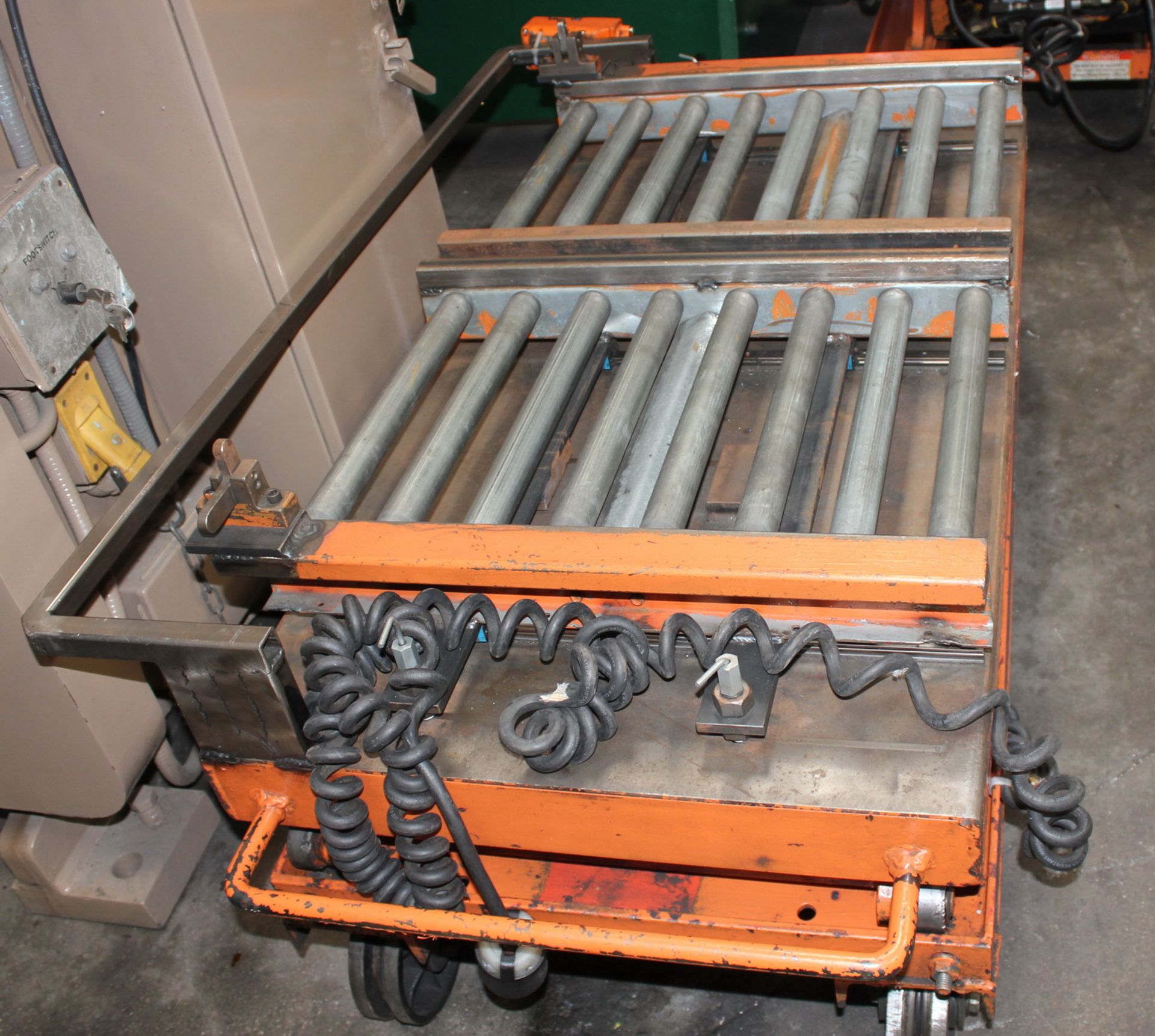 Presto Hydraulic Scissor Lift Table 2,000 Lbs. x 48'' x 24''. LOADING FEE FOR THIS LOT: $50 - Image 4 of 6