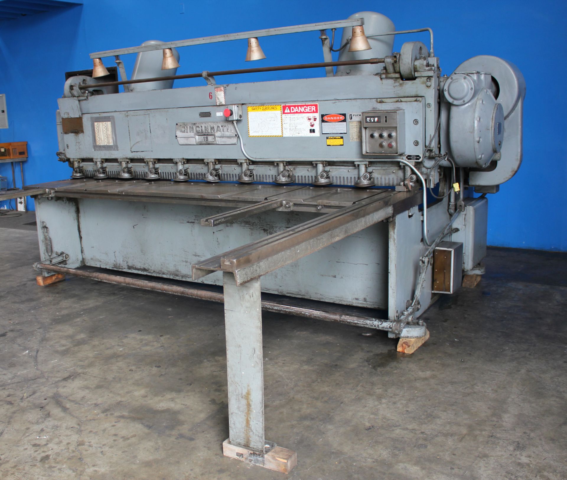 Cincinnati Power Shear 1/4'' x 10'. LOADING FEE FOR THIS LOT: $900 - Image 2 of 9