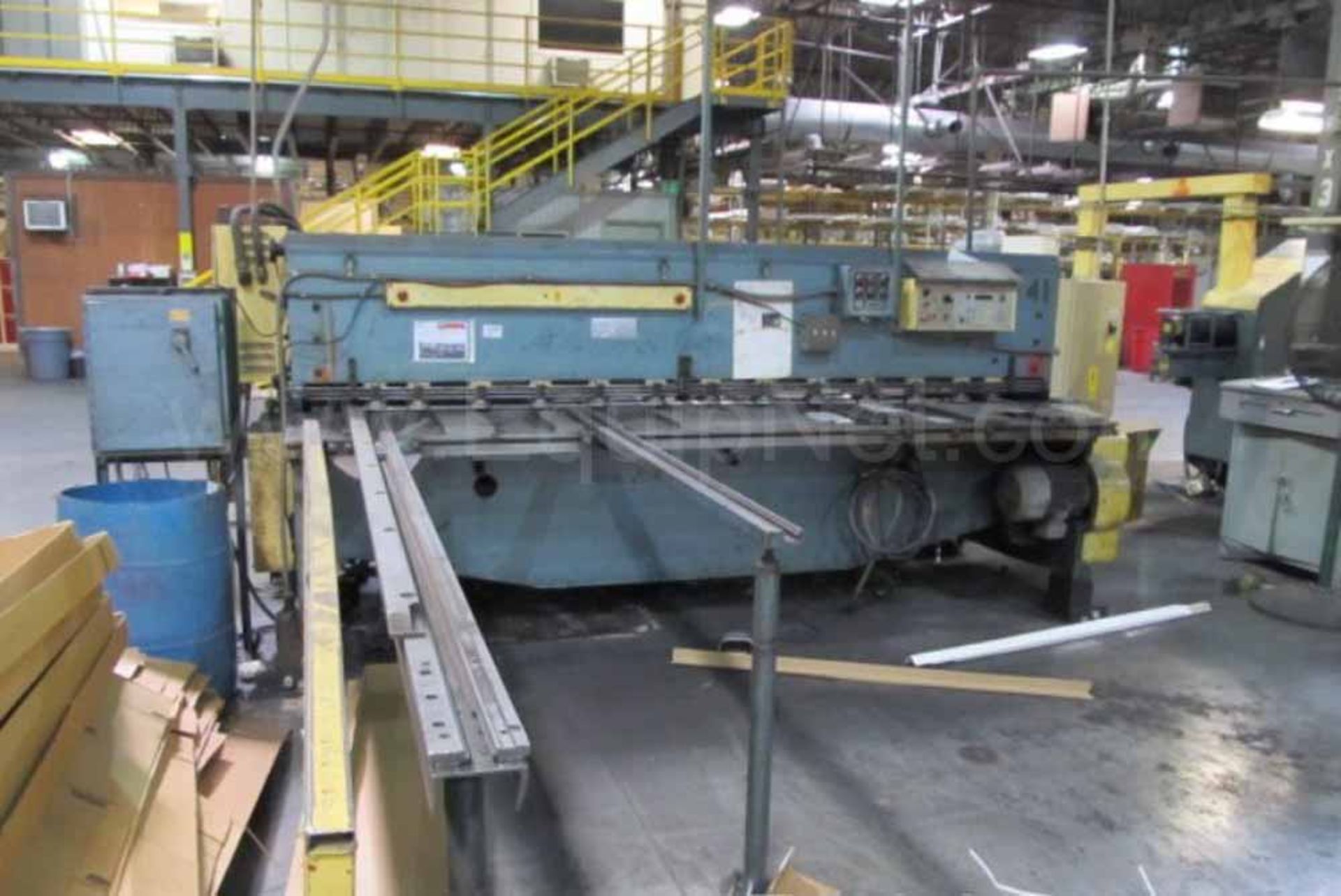 Amada Power Shear 3/16'' x 10'. LOADING FEE FOR THIS LOT: $900