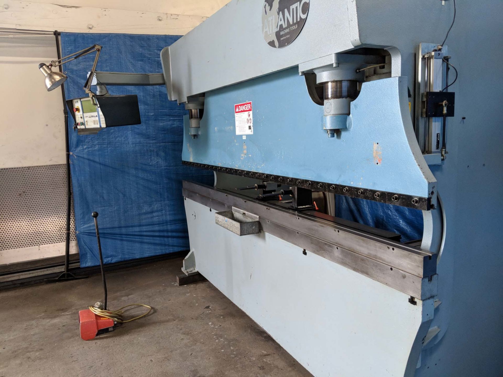 Atlantic CNC 3 Axis Hydraulic Press Brake 135 Ton x 10'. LOADING FEE FOR THIS LOT: $950 - Image 5 of 24