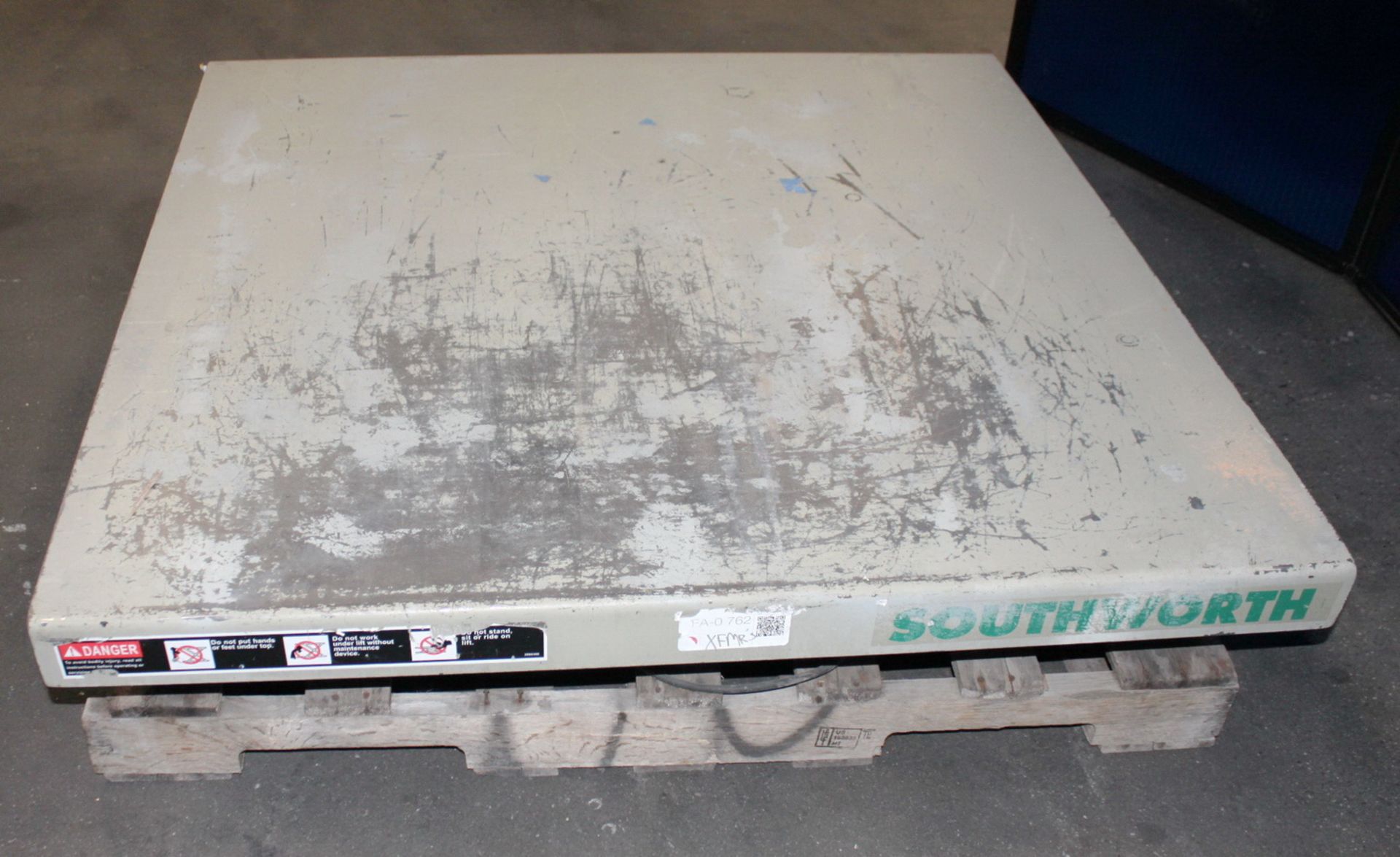 Southworth Hydraulic Lift Table 2,000 Lbs. x 48'' x 48''. LOADING FEE FOR THIS LOT: $25 - Image 2 of 7