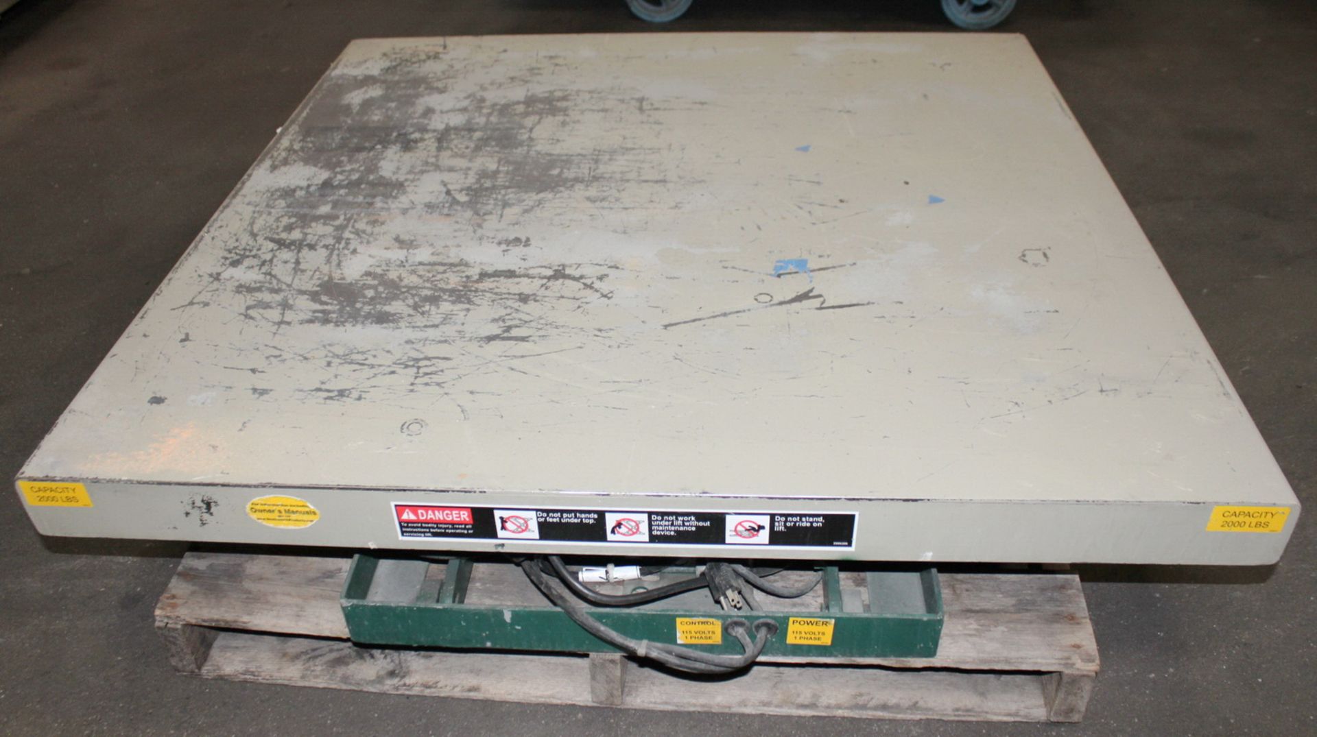 Southworth Hydraulic Lift Table 2,000 Lbs. x 48'' x 48''. LOADING FEE FOR THIS LOT: $25 - Image 4 of 7