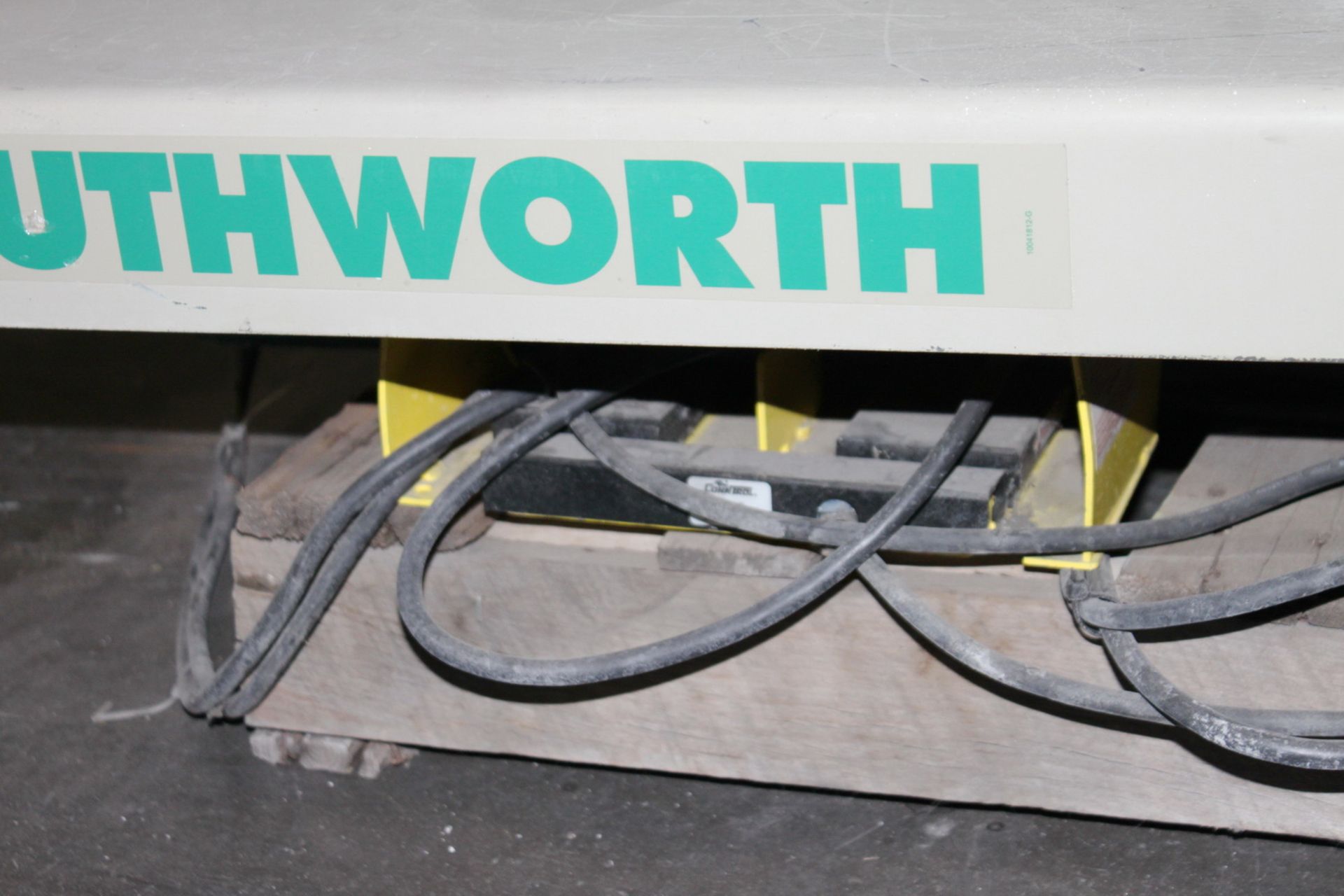 Southworth Hydraulic Lift Table 2,000 Lbs. x 48'' x 48''. LOADING FEE FOR THIS LOT: $25 - Image 4 of 6