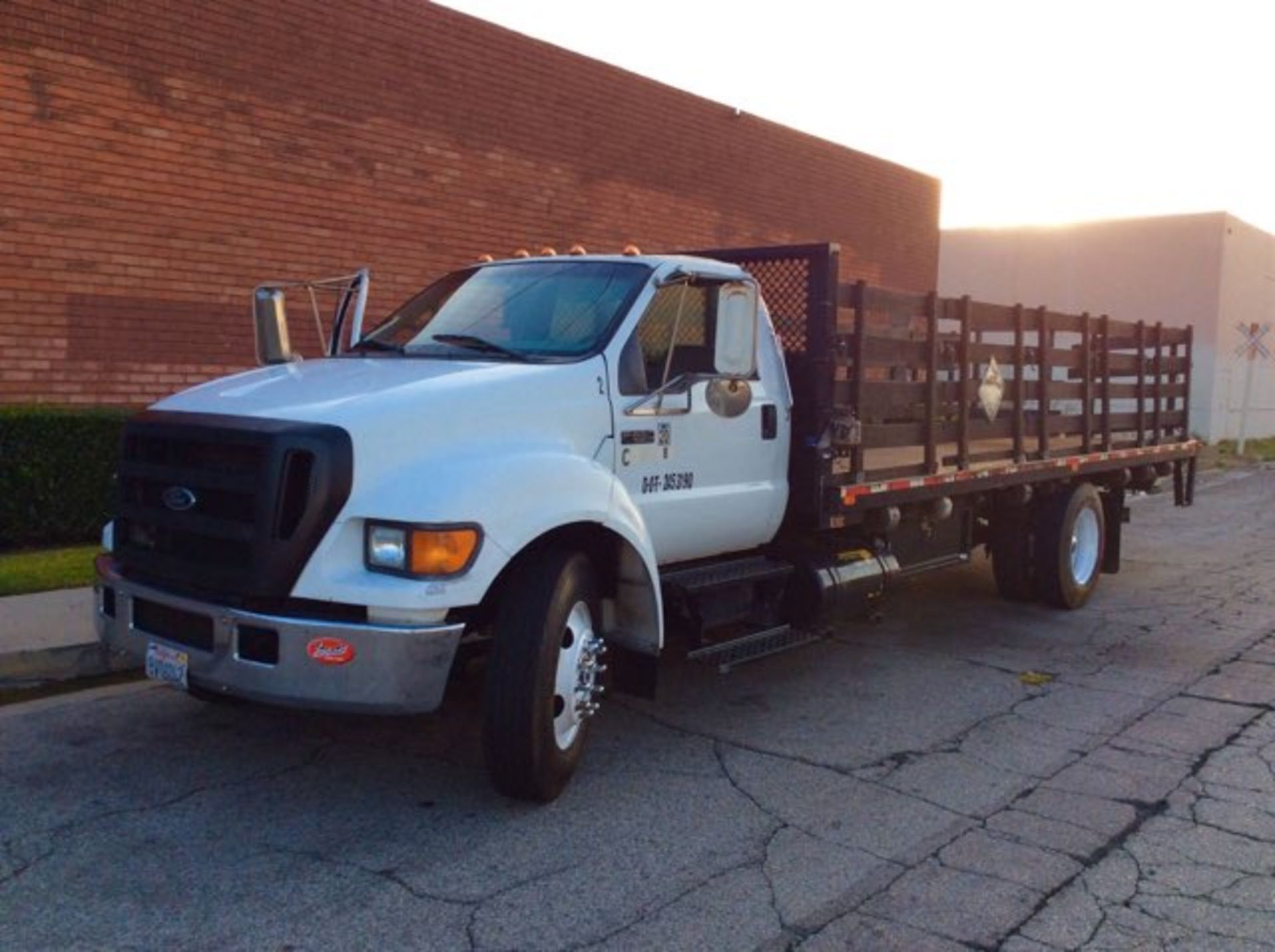 (2004) Ford F-650 Super Duty 6.7 Diesel, 22' Flatbed Truck w/ Hydraulic Brakes