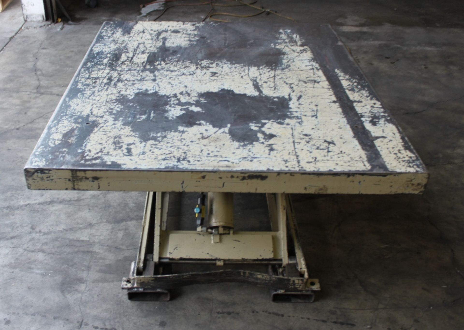 Southworth Hydraulic Lift Table 2,000 Lbs. x 46'' x 52''. LOADING FEE FOR THIS LOT: $50 - Image 3 of 9