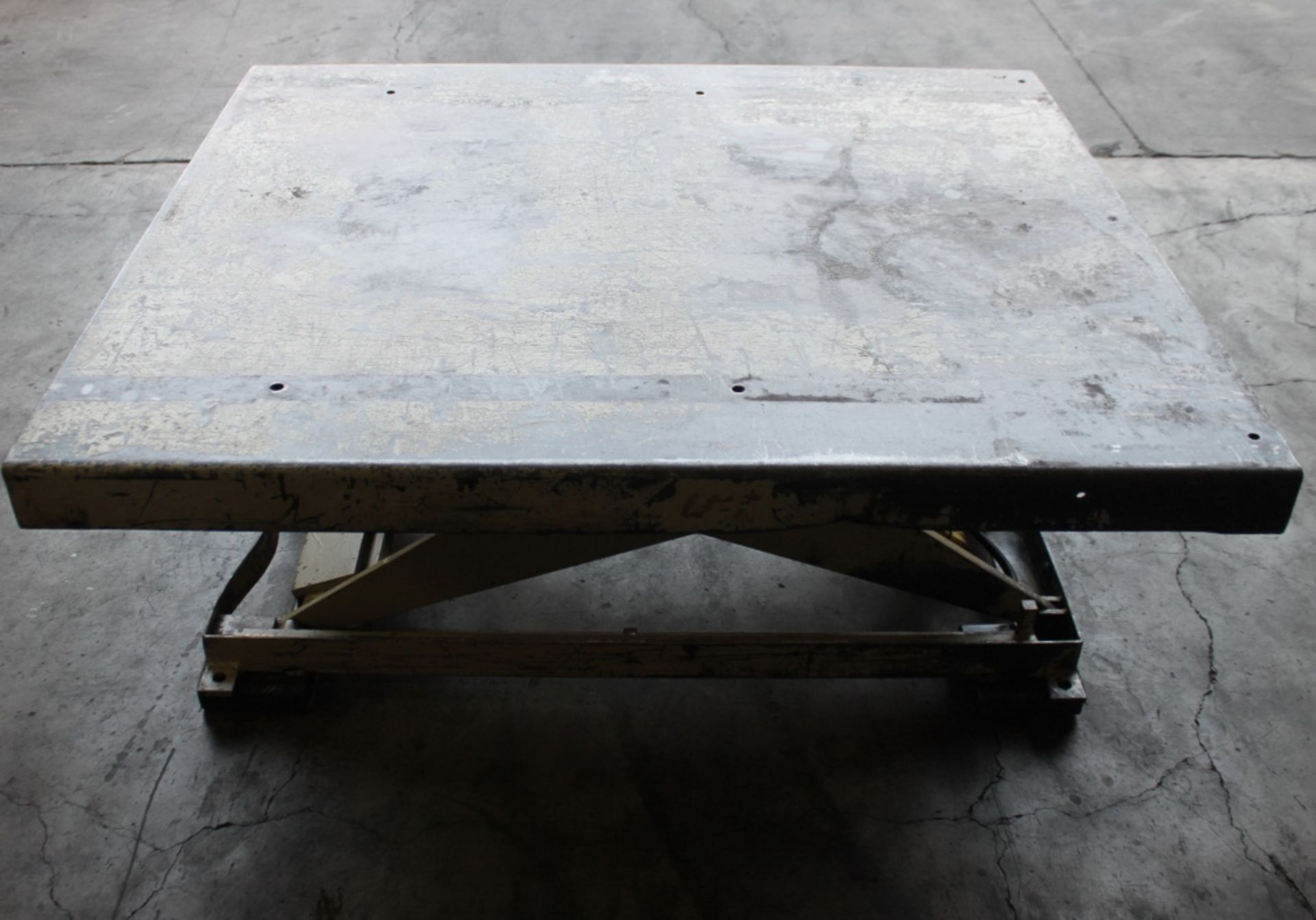 Southworth Hydraulic Lift Table 2,000 Lbs. x 46'' x 52''. LOADING FEE FOR THIS LOT: $50 - Image 5 of 9