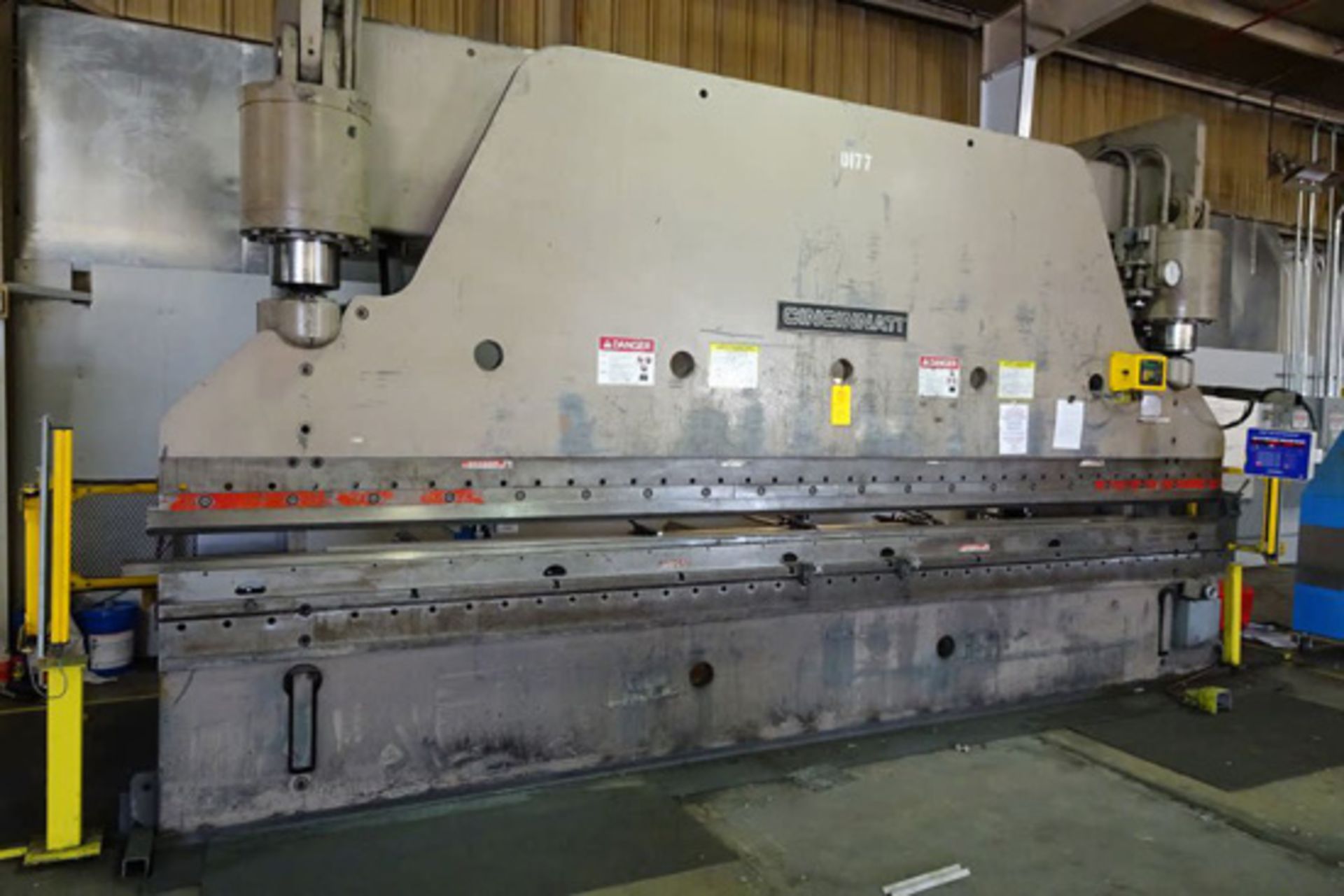 Cincinnati - CNC 3 Axis Hydraulic Press Brake 300 Ton x 20' (Located in Painesville, OH -- Lot #1012 - Image 15 of 15